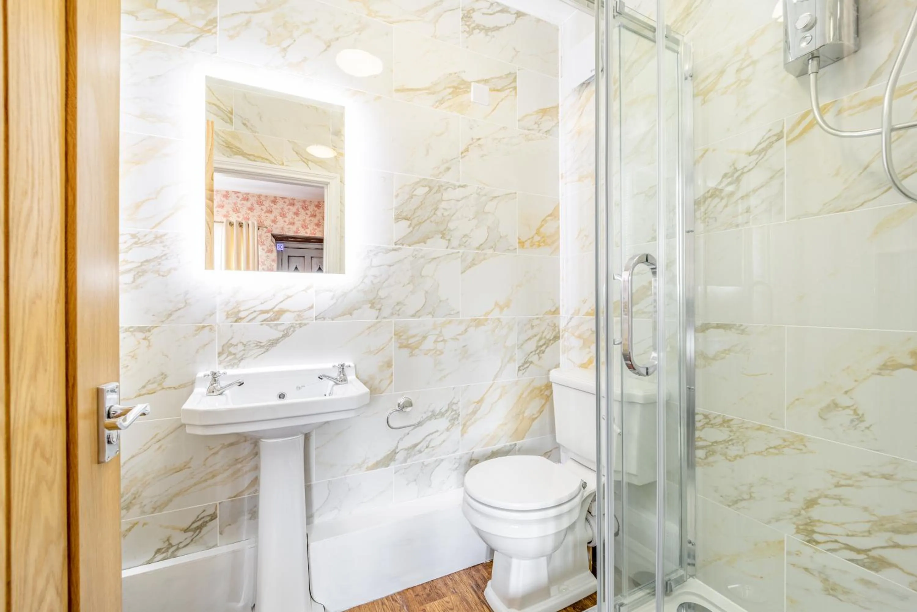 Shower in The Whichcote Arms