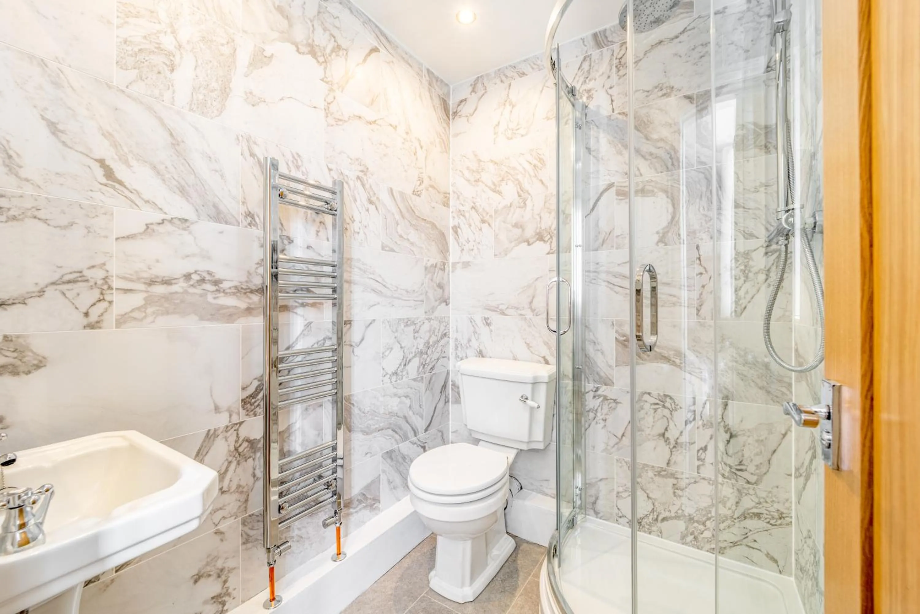 Shower in The Whichcote Arms