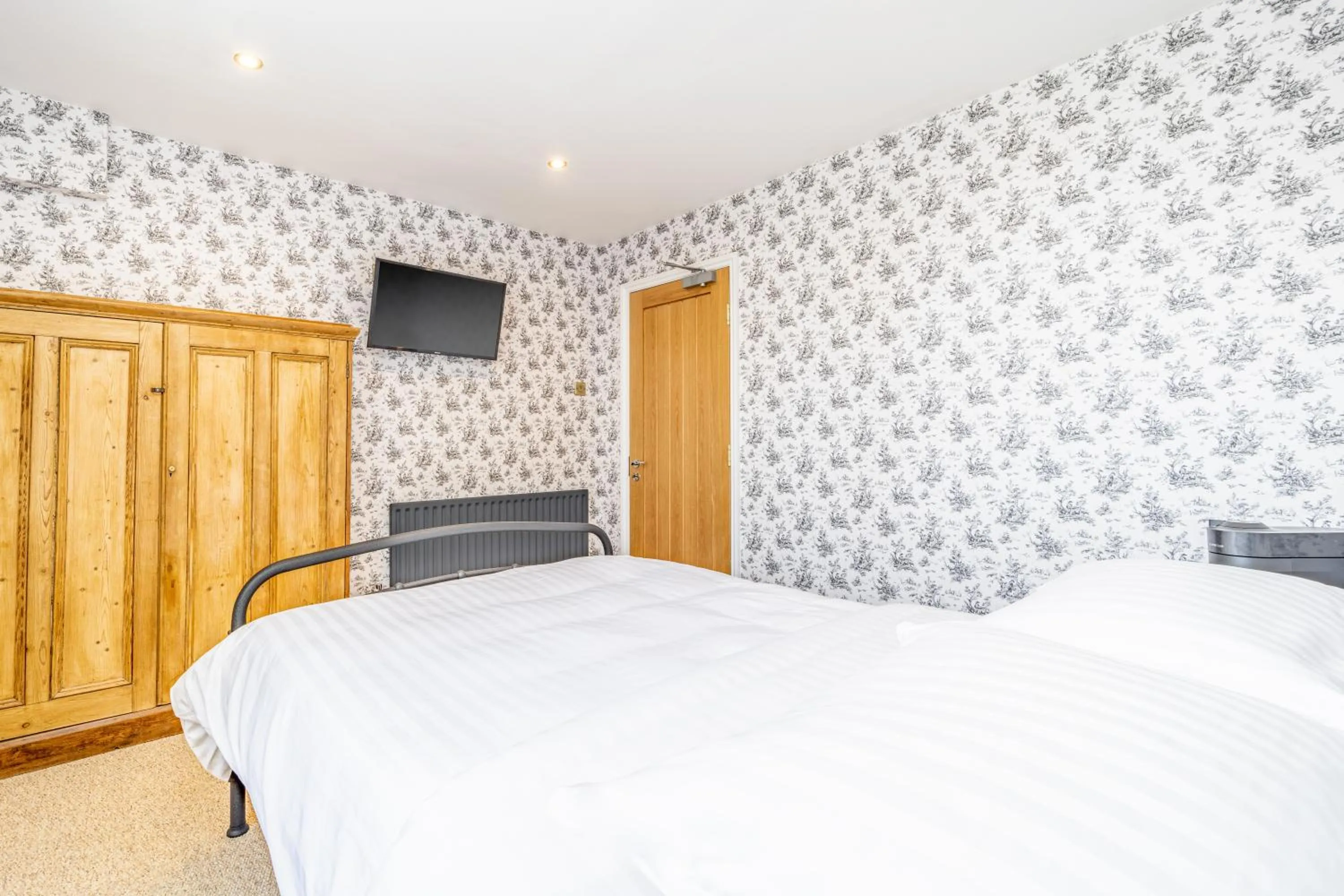 Photo of the whole room in The Whichcote Arms