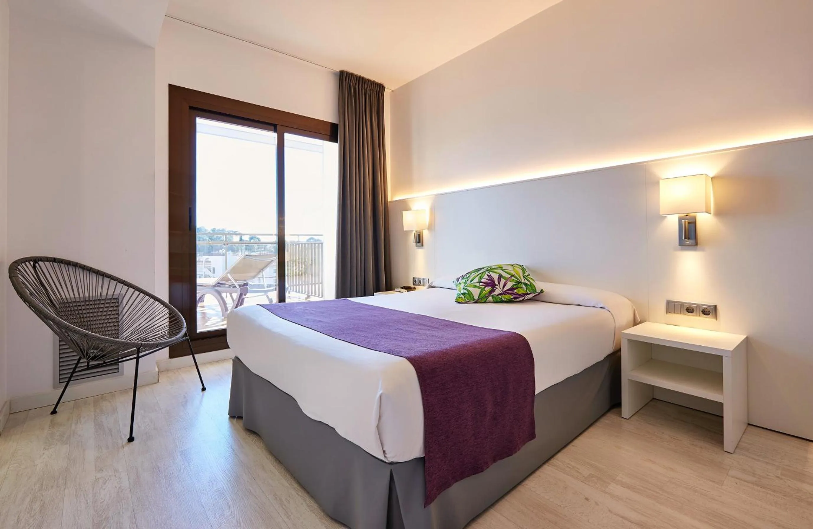 Property building, Bed in Hotel Samba