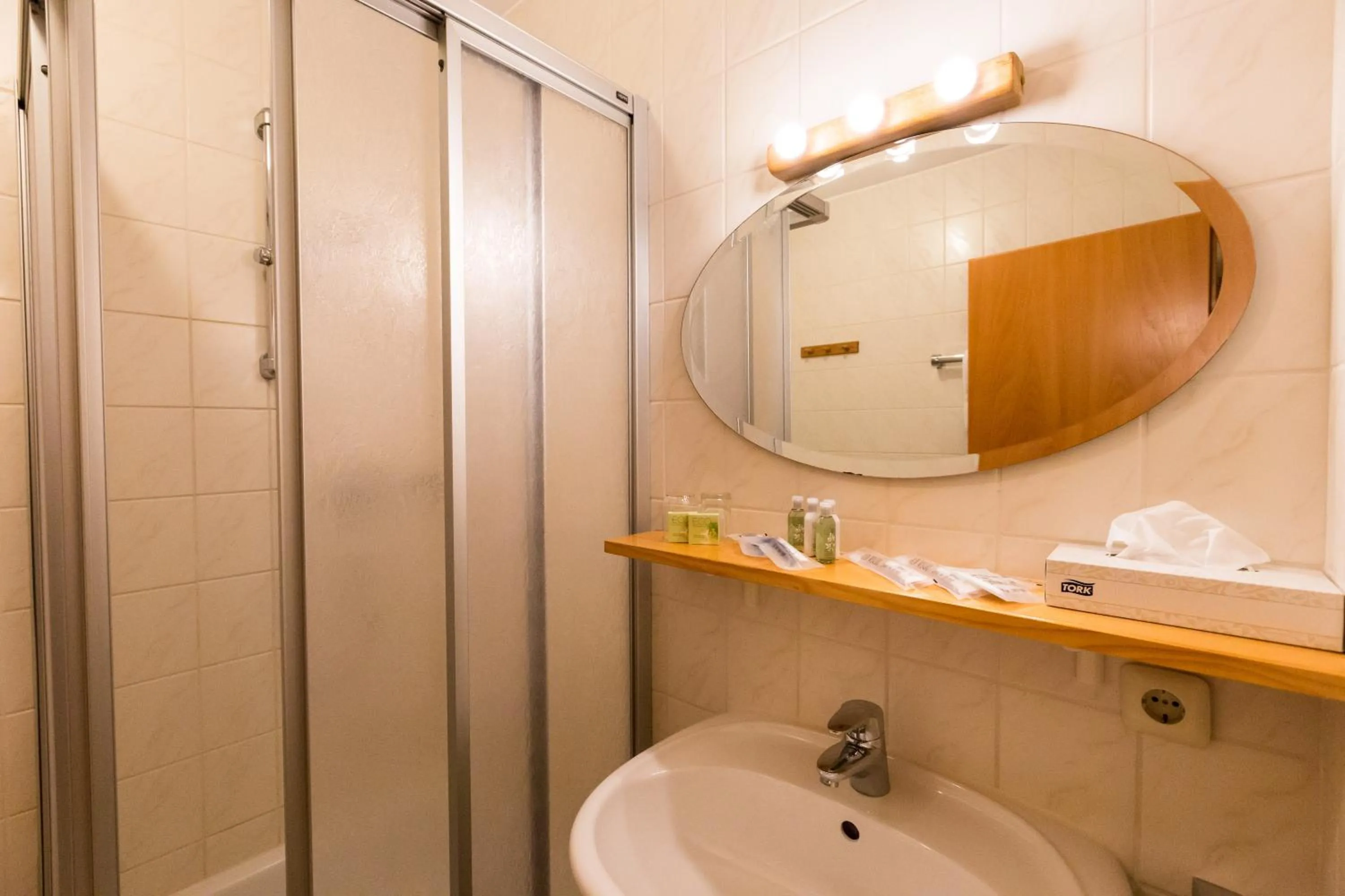 Bathroom in Landhotel Maiergschwendt inkl Chiemgaukarte