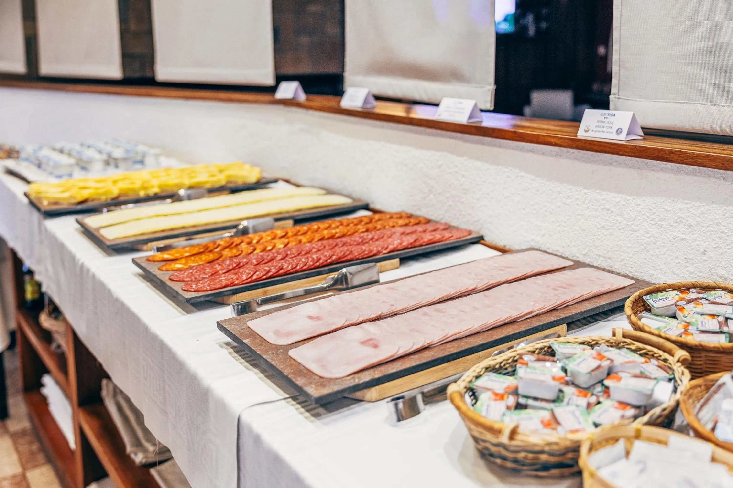 Restaurant/places to eat in Can Fisa Hotel & Apartments