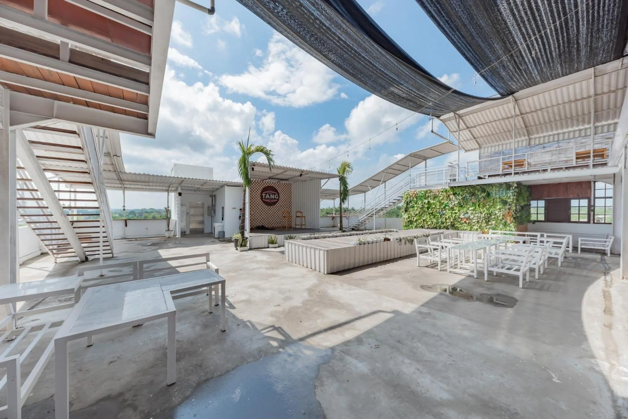 Seating area in Urbanview Hotel The Tang Balikpapan by RedDoorz