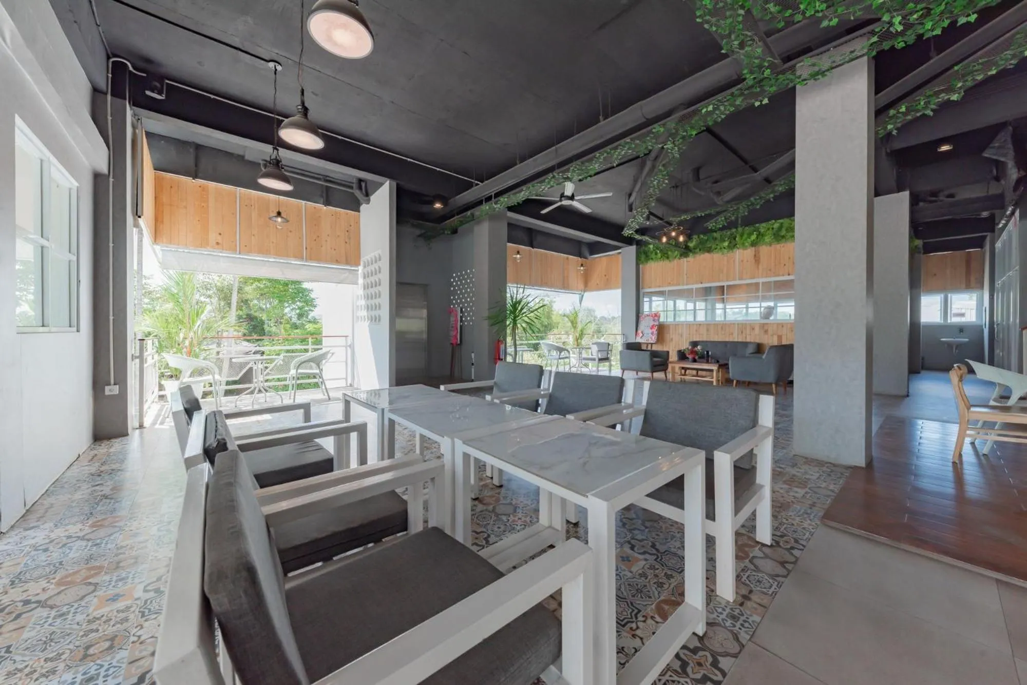 Seating area in Urbanview Hotel The Tang Balikpapan by RedDoorz