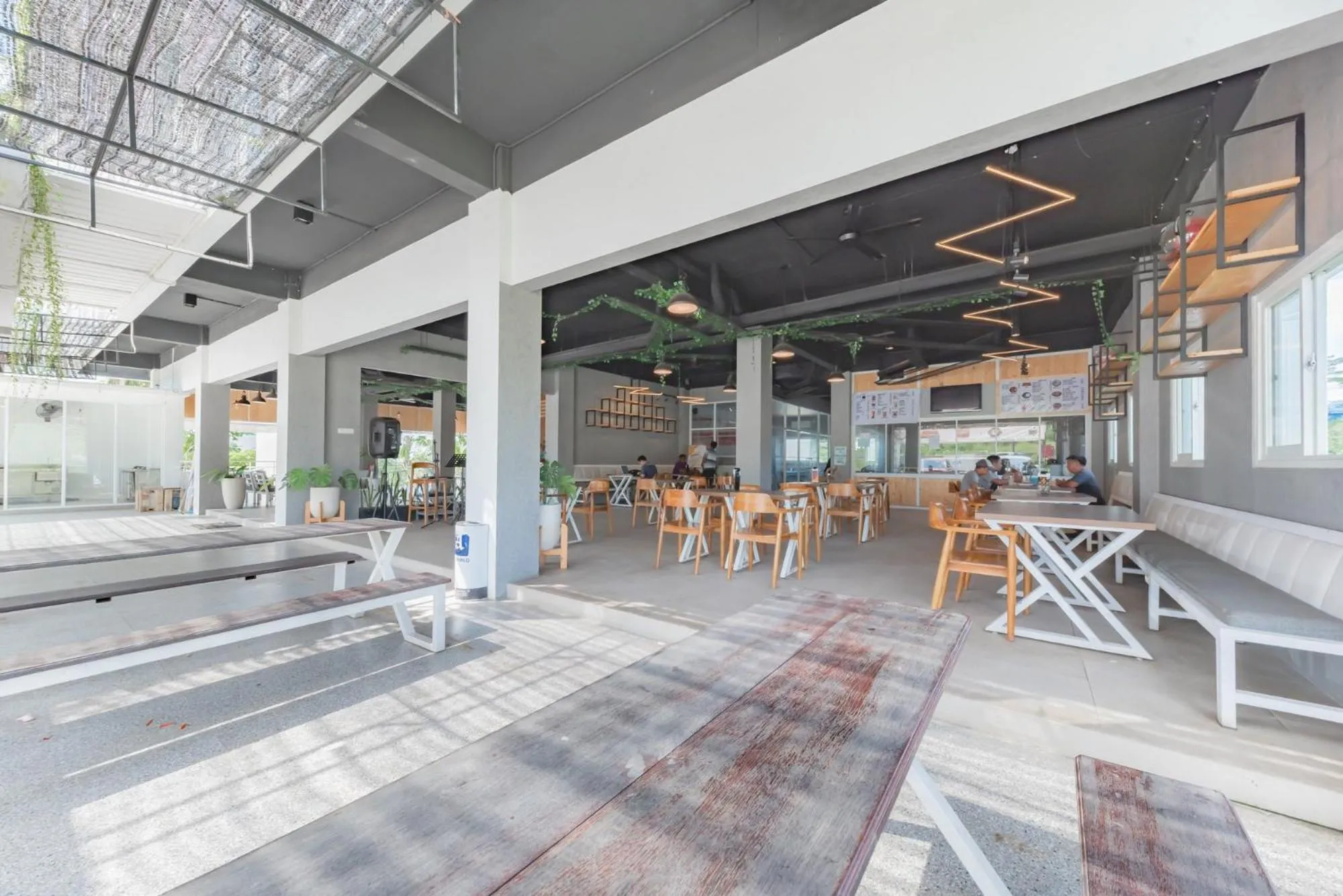 Seating area in Urbanview Hotel The Tang Balikpapan by RedDoorz