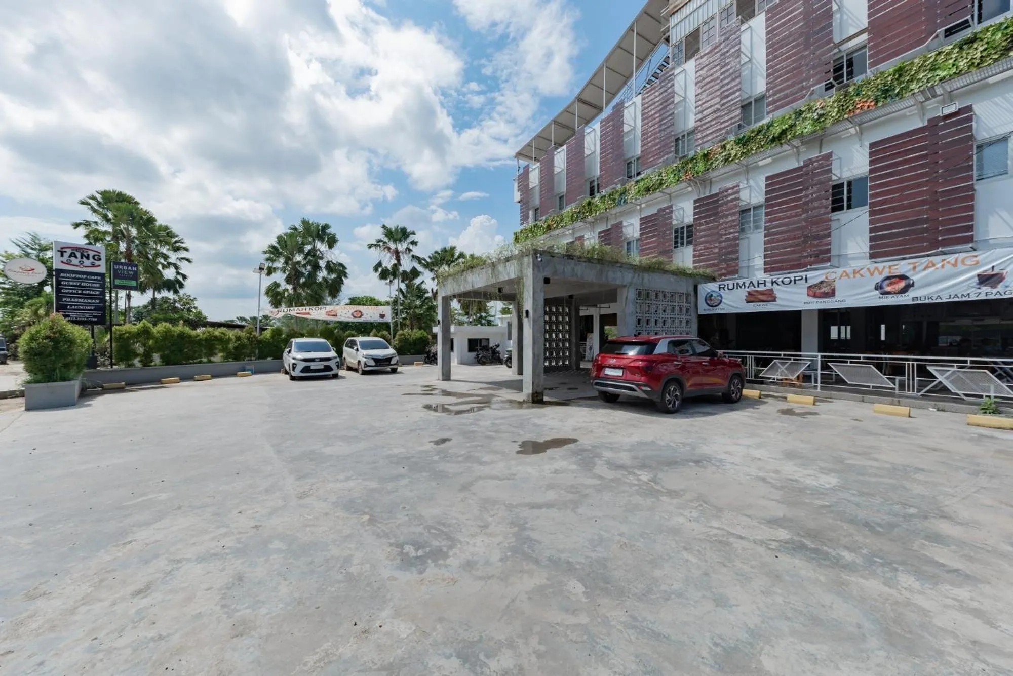 Parking in Urbanview Hotel The Tang Balikpapan by RedDoorz