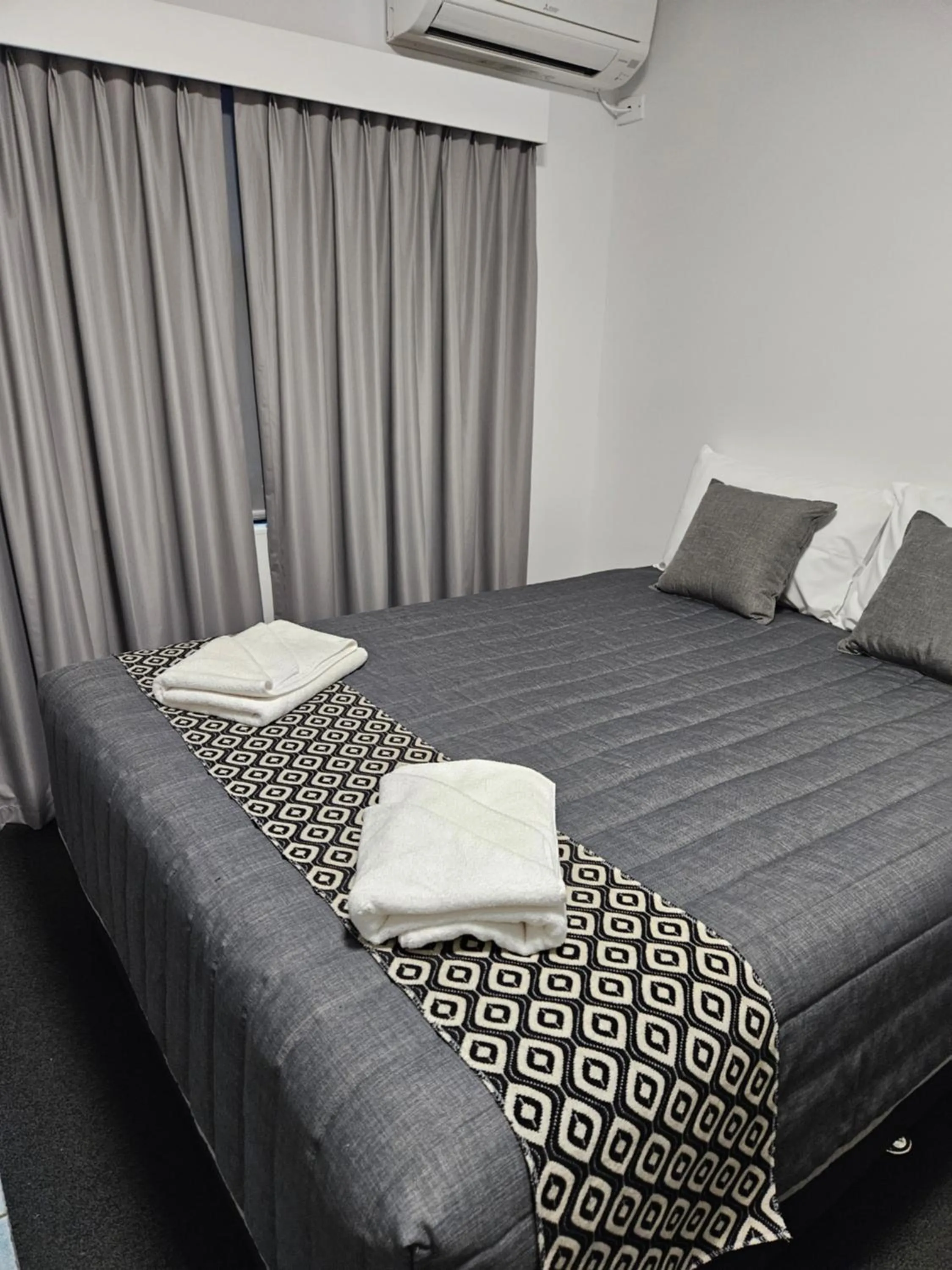 Bed in Leeton Centre Motel