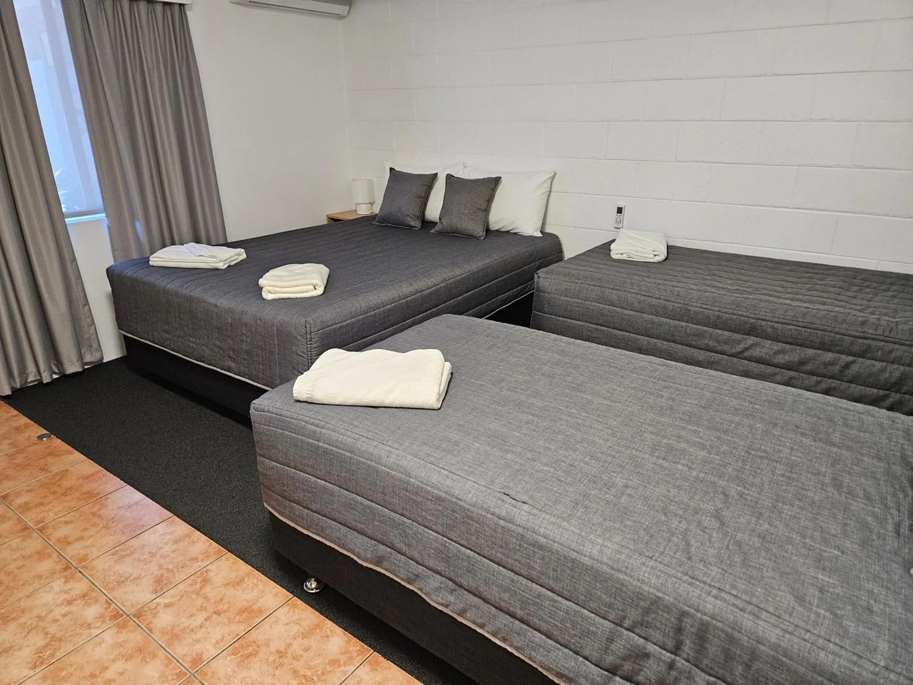 Bed in Leeton Centre Motel