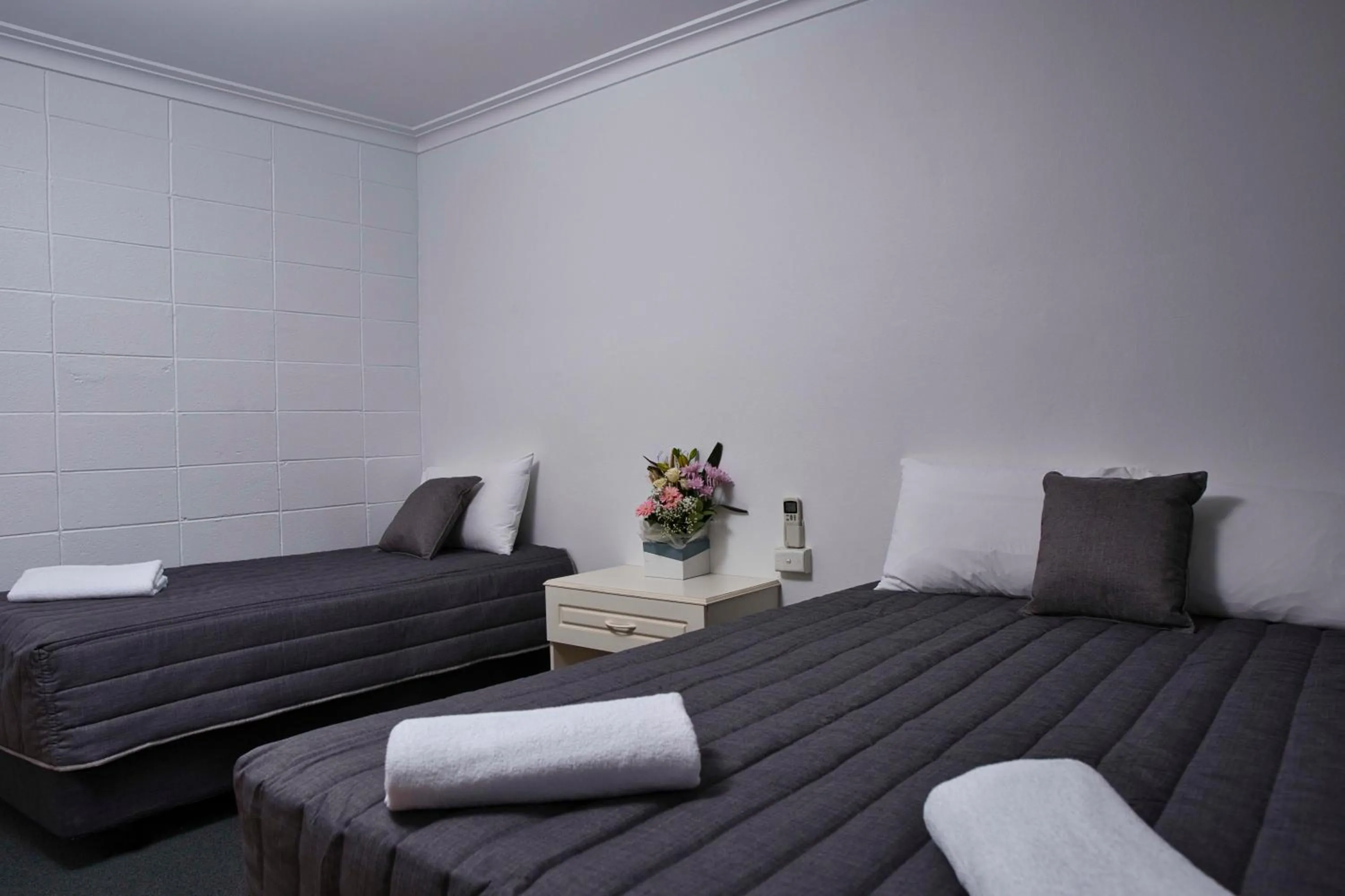 Bed in Leeton Centre Motel