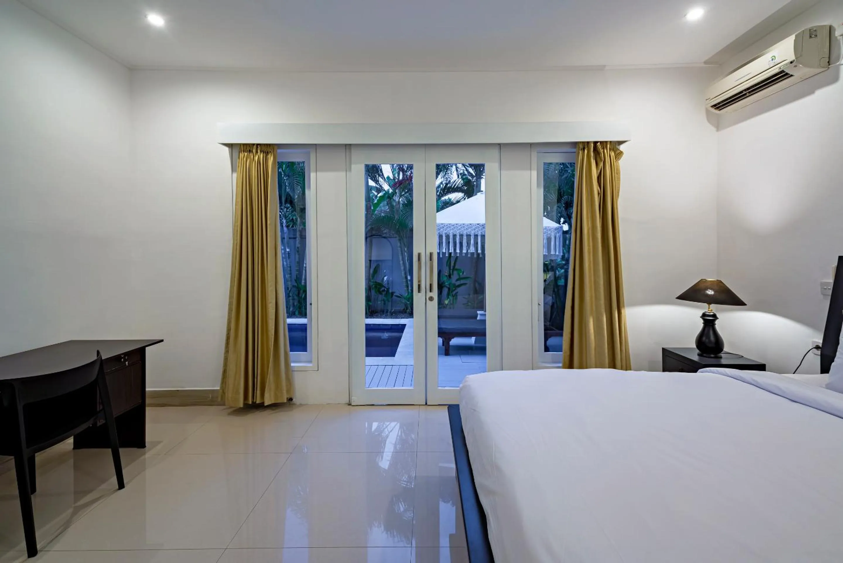 Bedroom, Bed in Villa Kira - Canggu