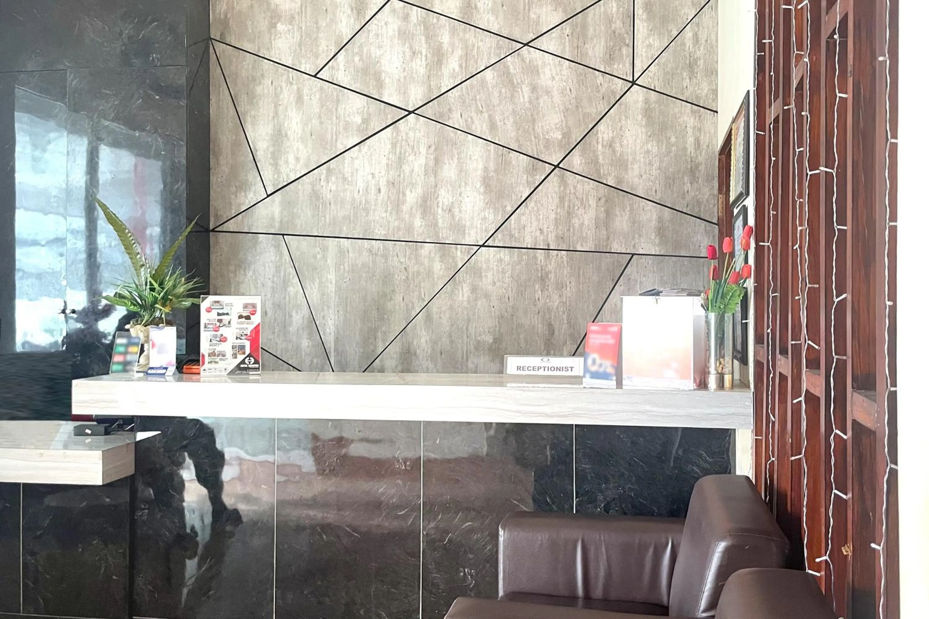 Lobby or reception in Urbanview Hotel Harapan Palopo