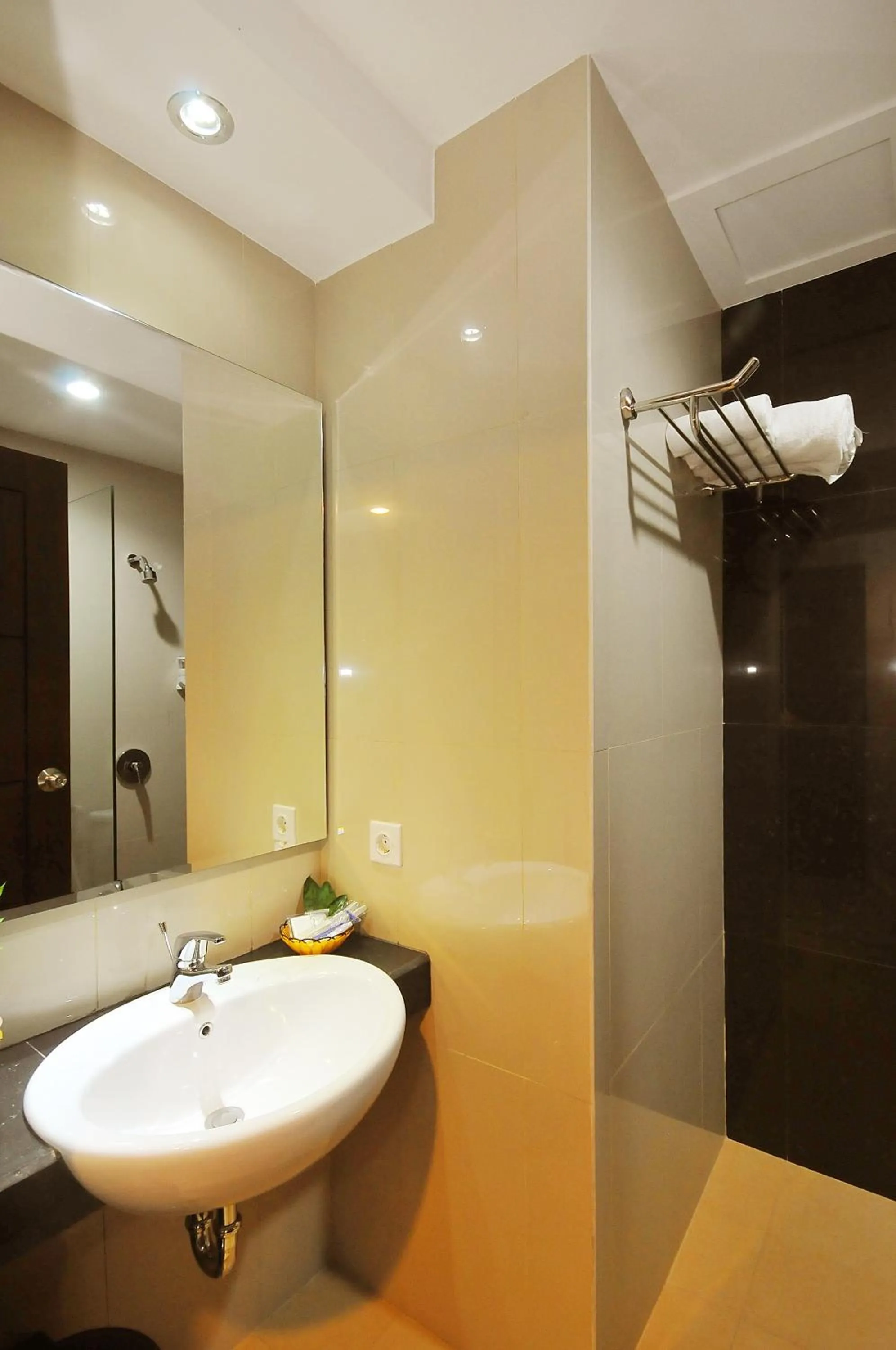 Toilet in Pratama Hotel & Convention Mataram