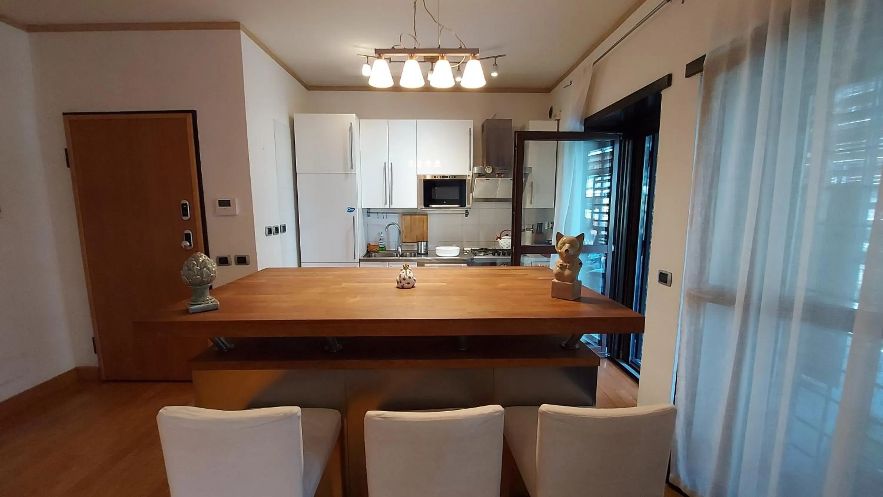 Restaurant/places to eat in Home Sorbara Luxury Home no 01