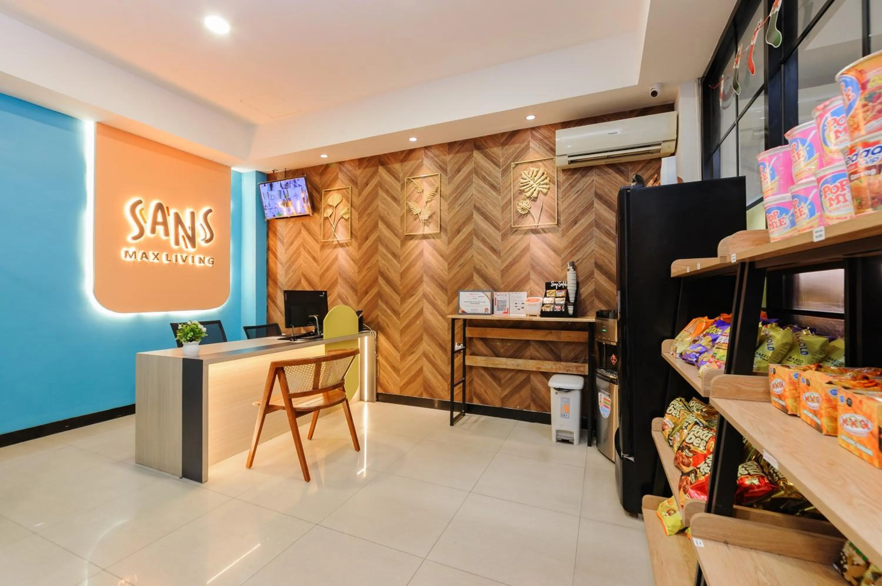 Lobby or reception in Sans Hotel Max Living Cengkareng