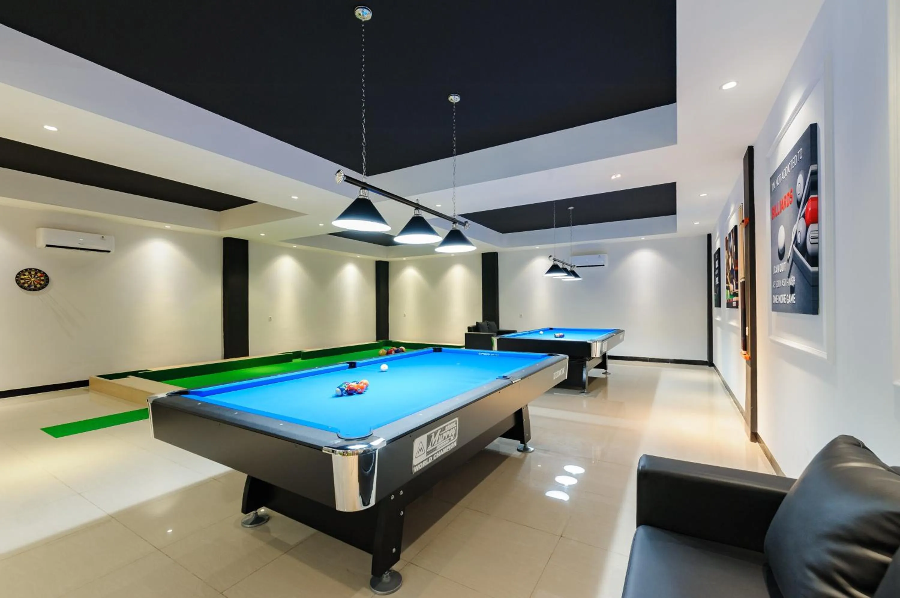 Billiard in Sans Hotel Max Living Cengkareng