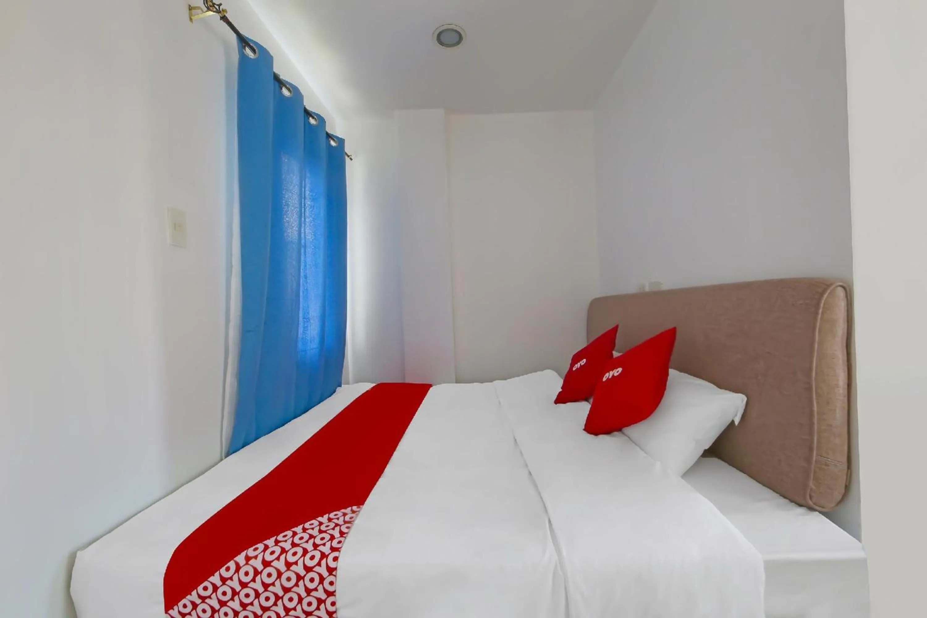 Bedroom, Bed in Loveness Apartelle