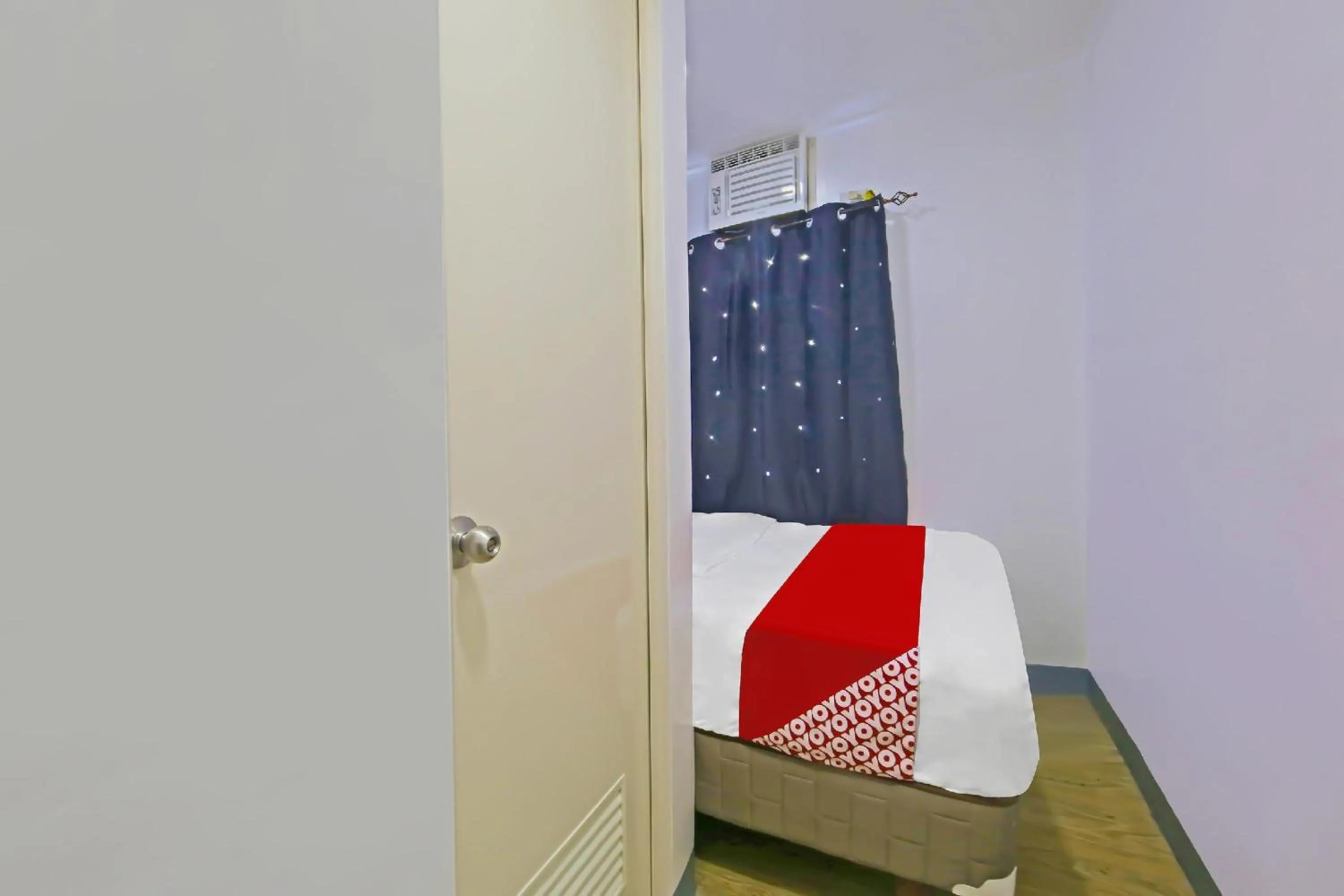 Bedroom, Bed in Loveness Apartelle