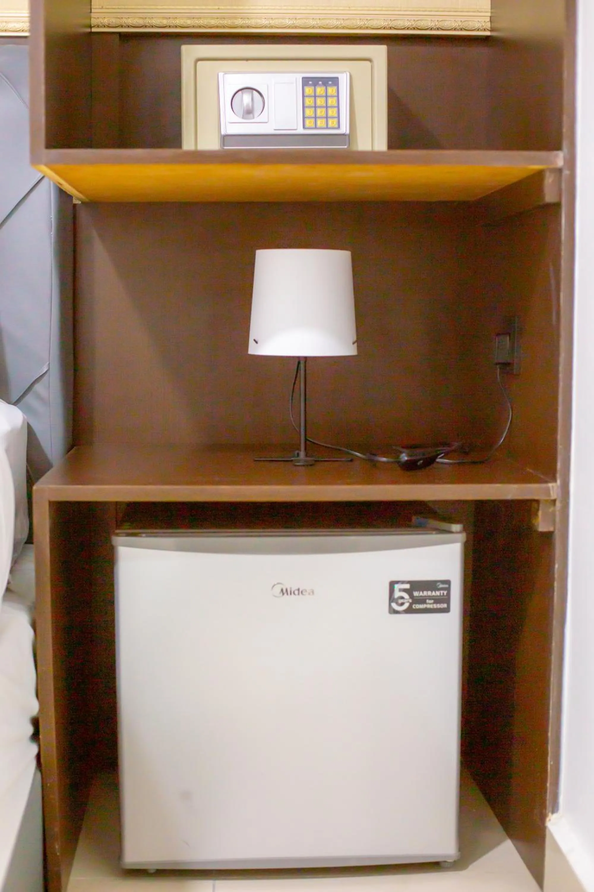 microwave in Red Velvet Inn Bukit Bintang