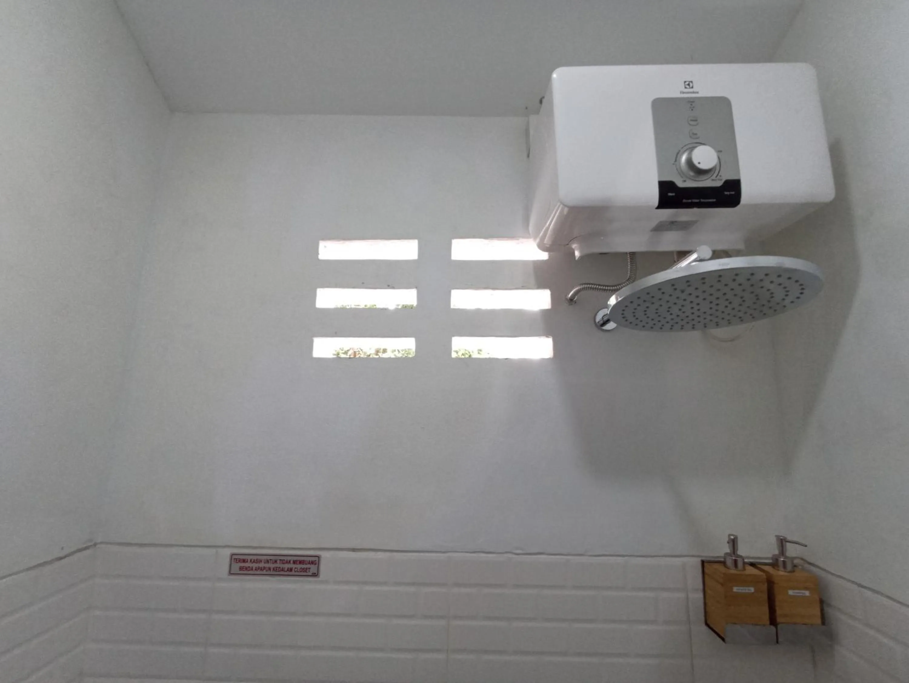 Bathroom in Mruyung Guest House Kota Lama Banyumas Mitra RedDoorz