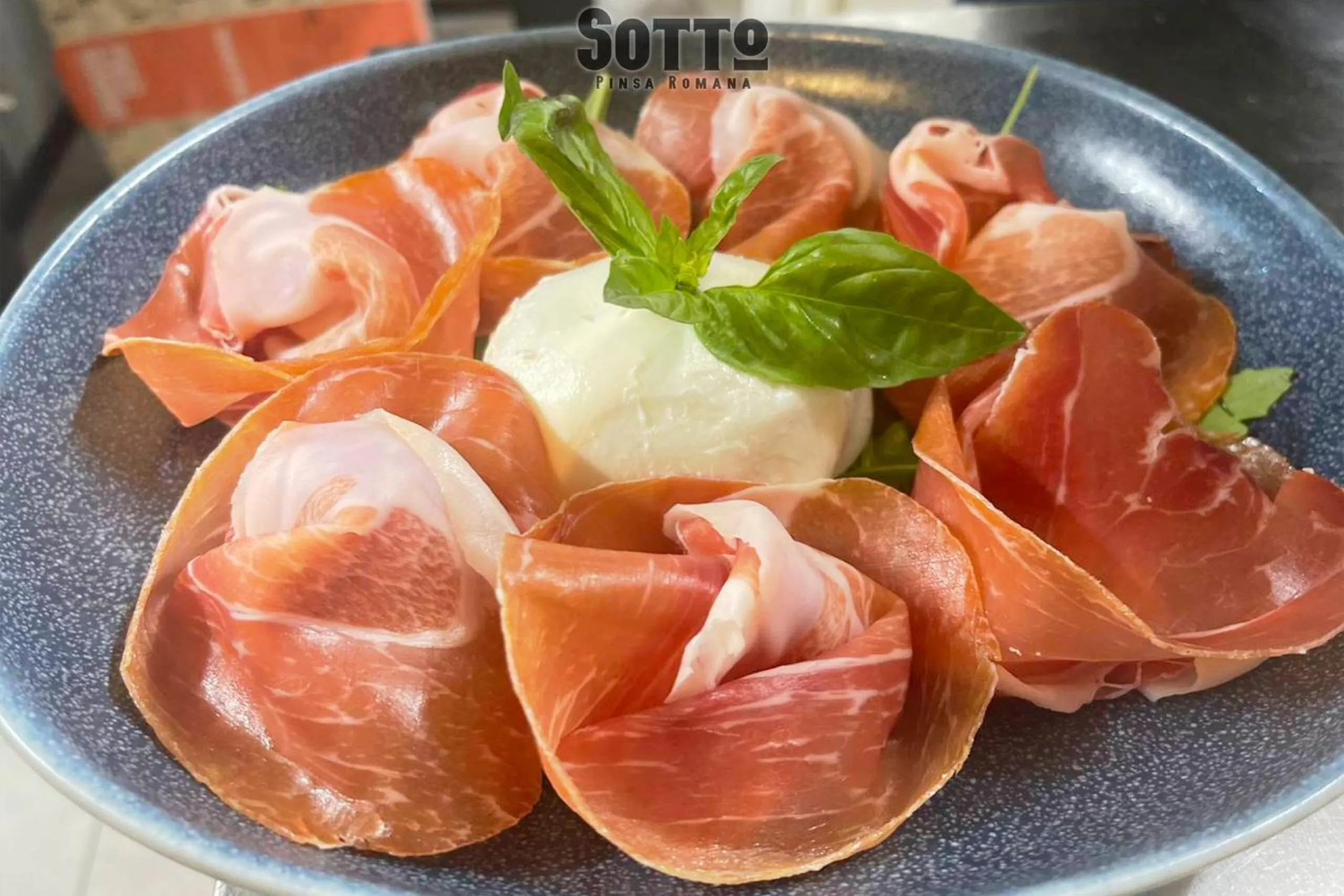 Restaurant/places to eat in Sliema Tigne Suites