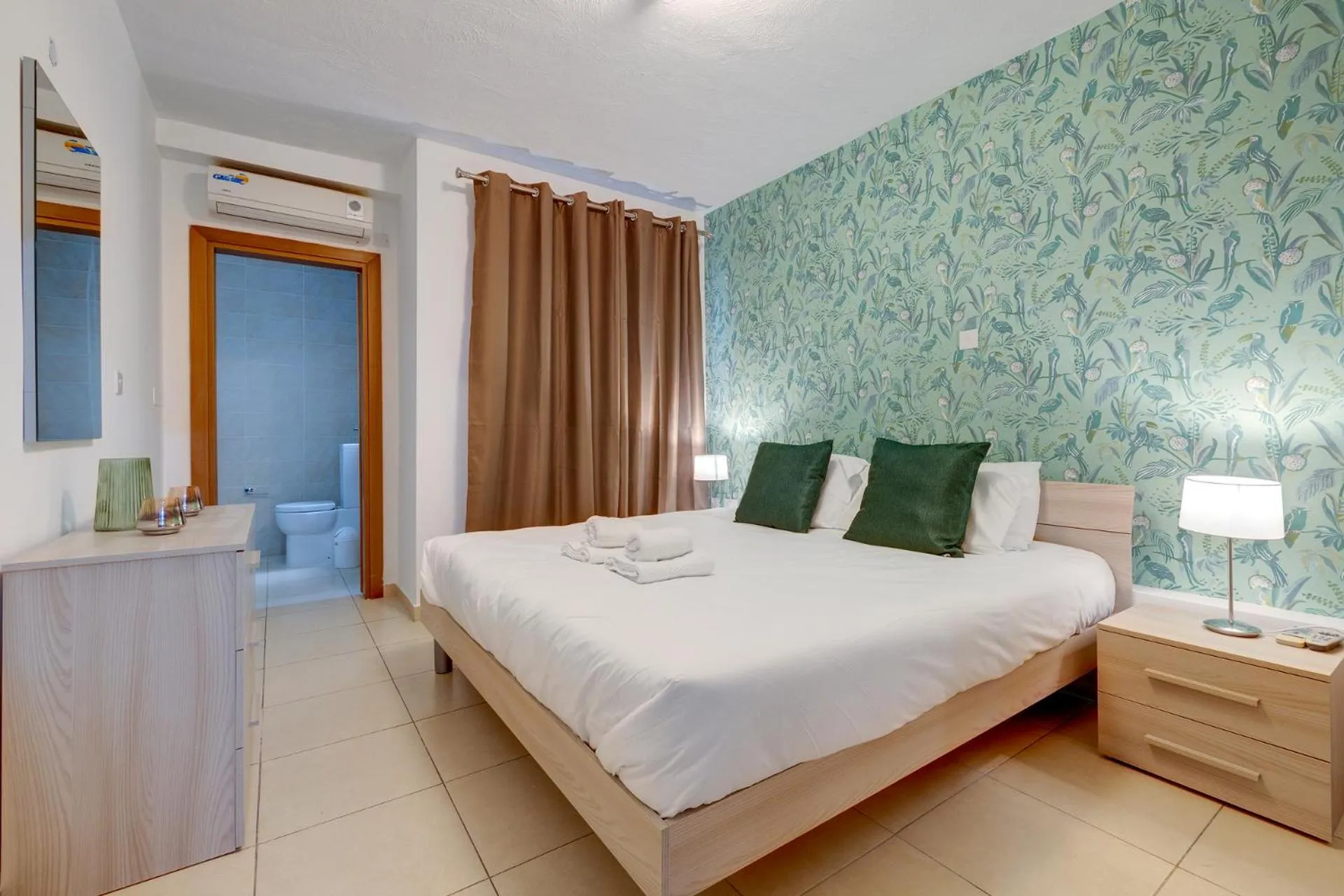 Bedroom, Bed in Sliema Tigne Suites