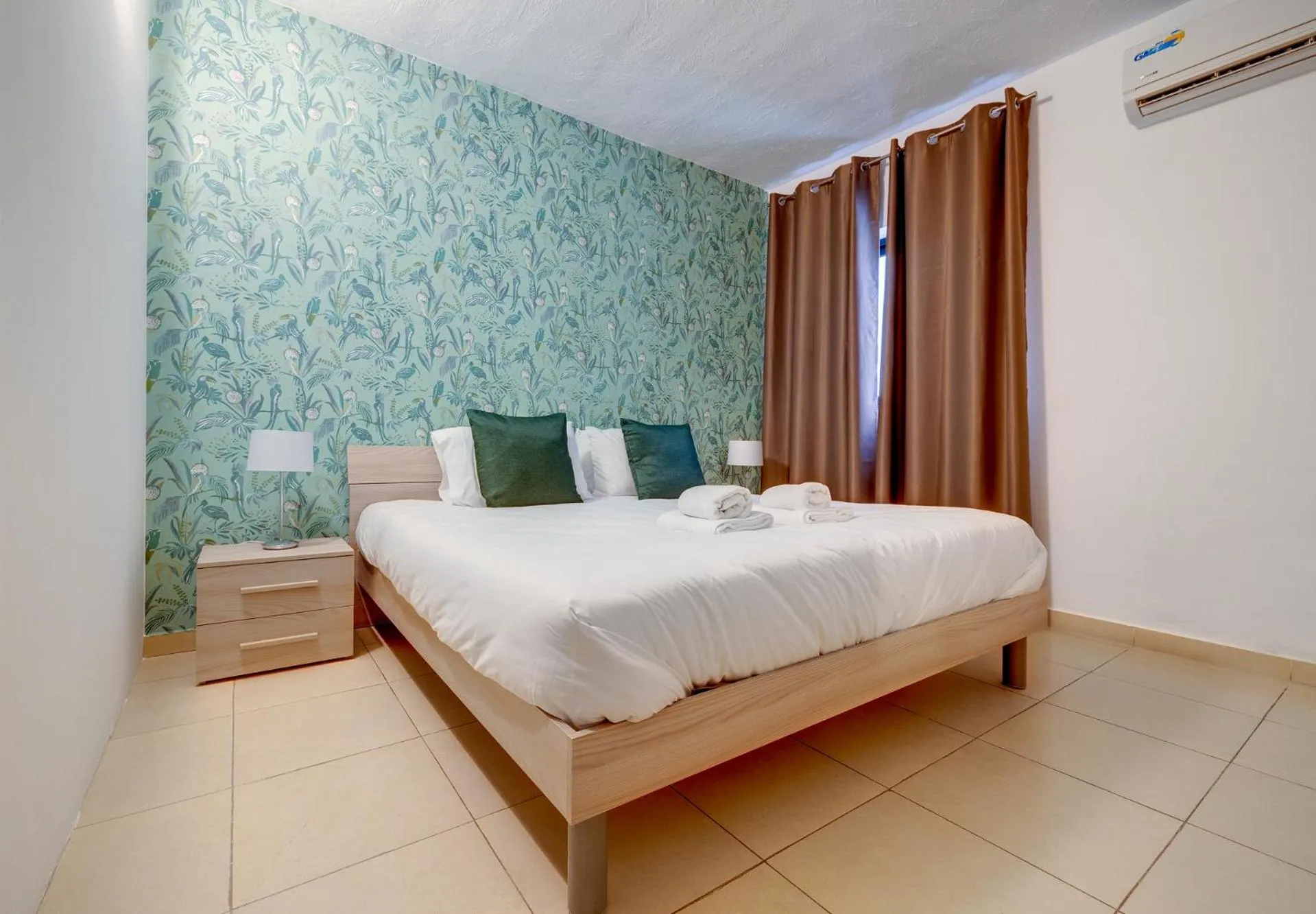 Bedroom, Bed in Sliema Tigne Suites