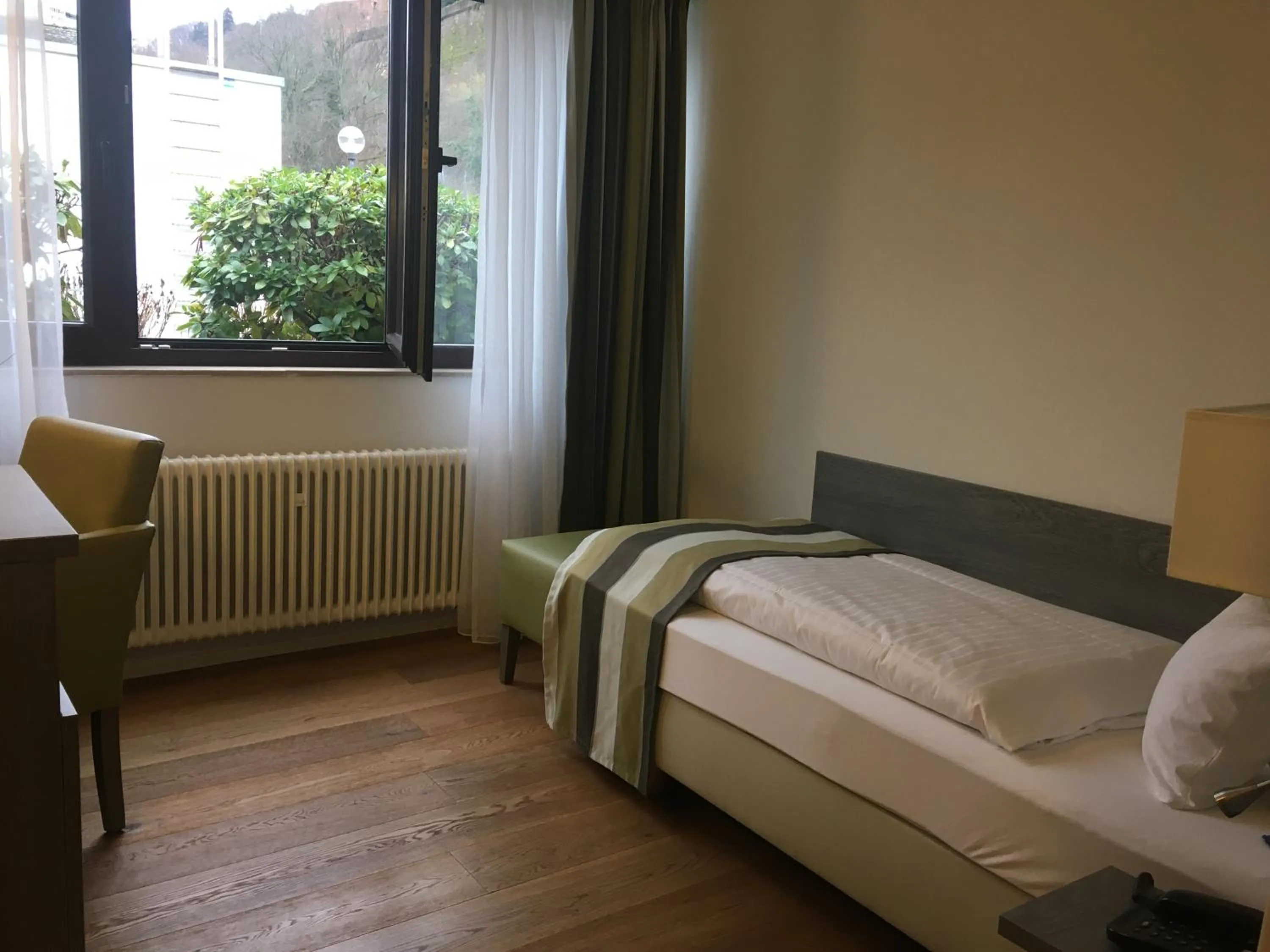 View (from property/room), Bed in Hotel am Schloss