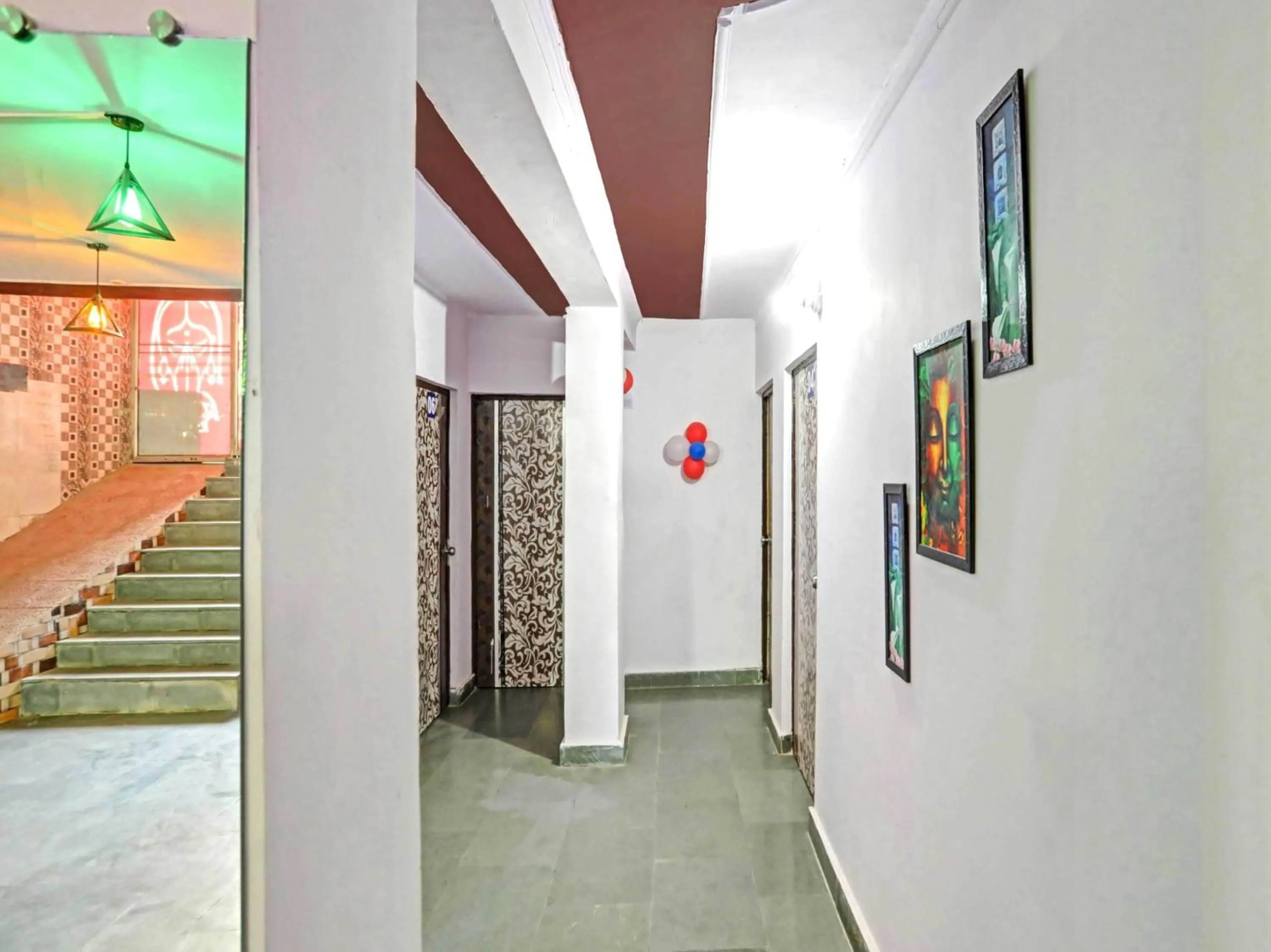 Lobby or reception in Hotel O by OYO Golden Residency