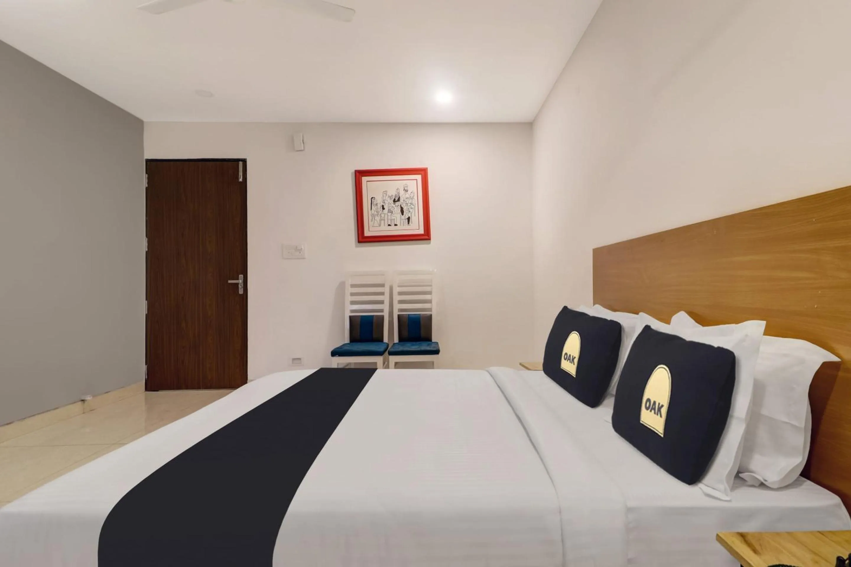 Bedroom, Bed in Townhouse OAK De Alphabet Hotel Bolarum