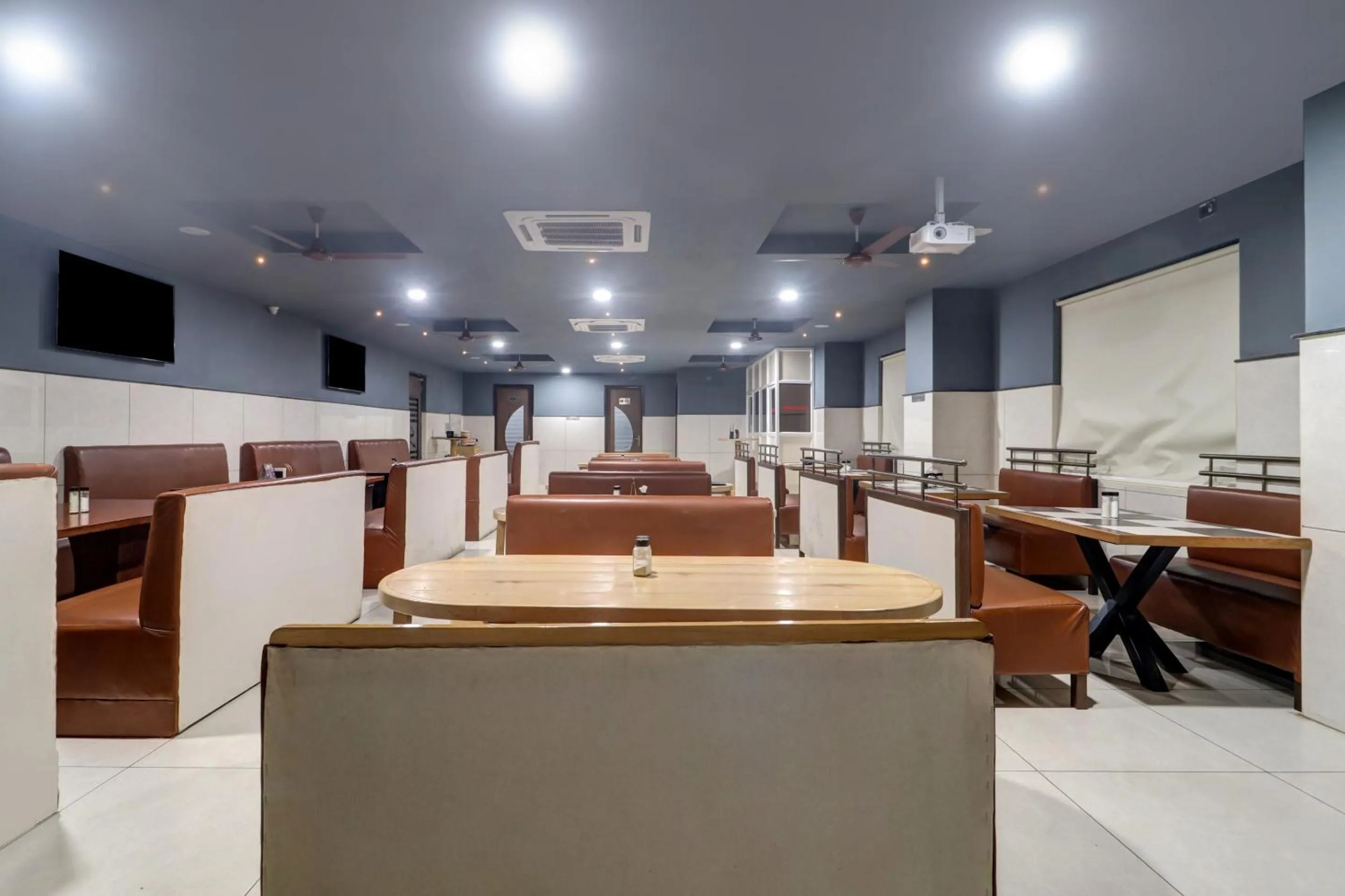 Restaurant/places to eat in Townhouse OAK De Alphabet Hotel Bolarum