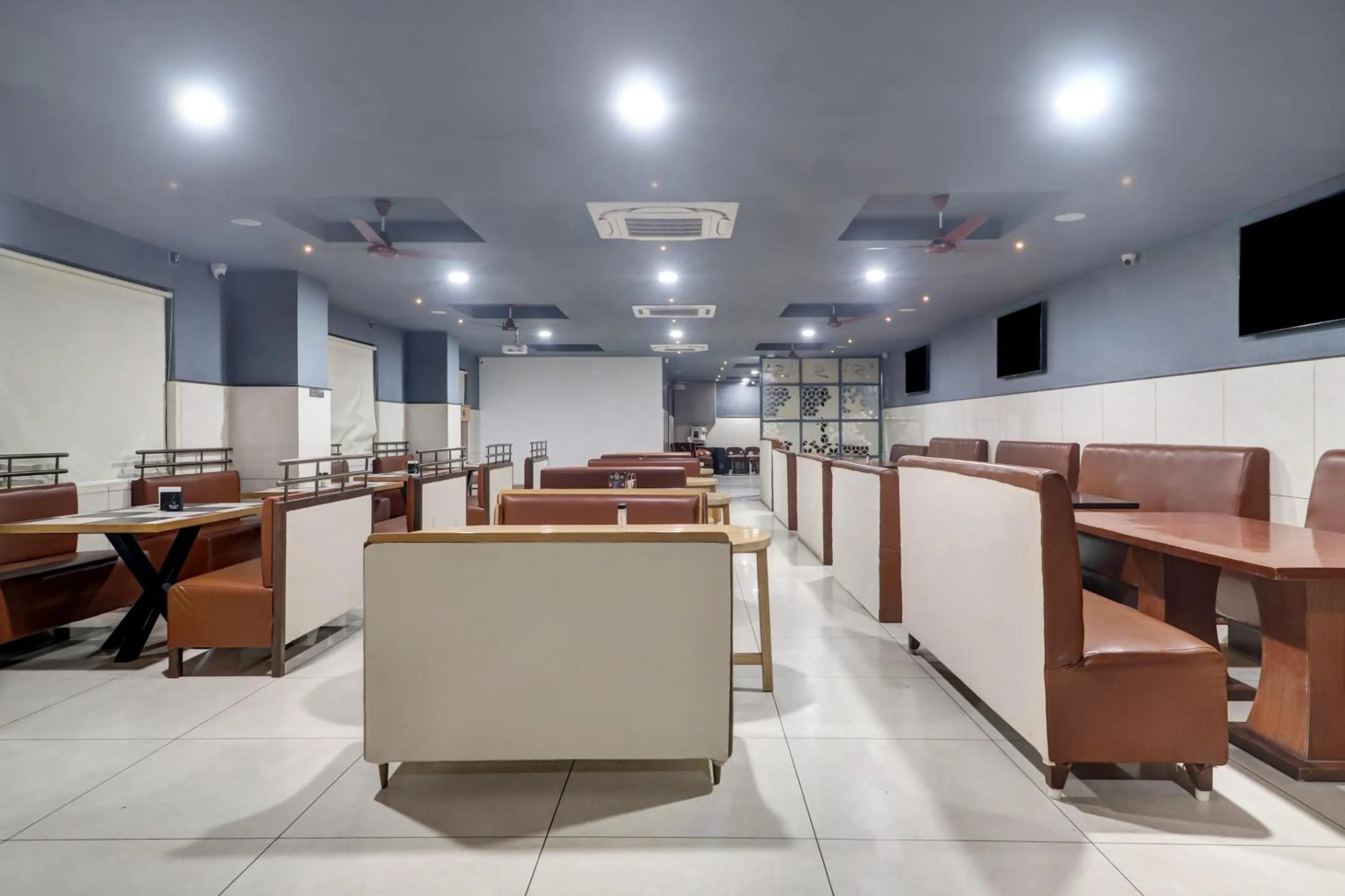 Restaurant/places to eat in Townhouse OAK De Alphabet Hotel Bolarum