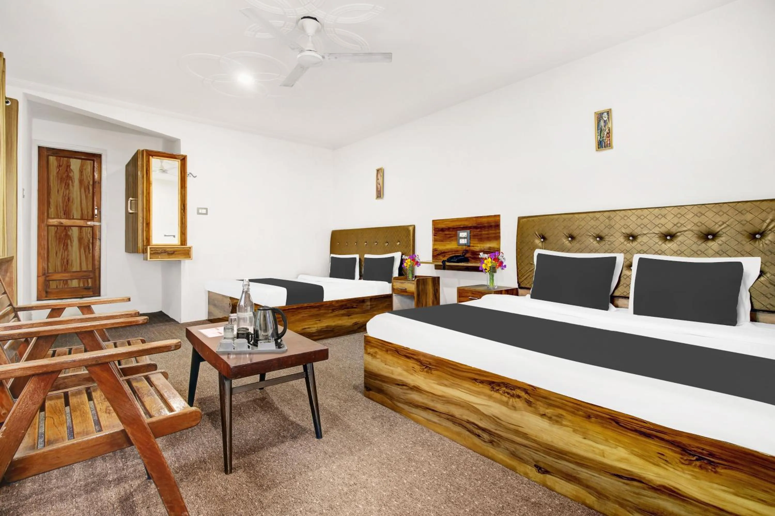 Bedroom, Bed in Collection O Dal Lake