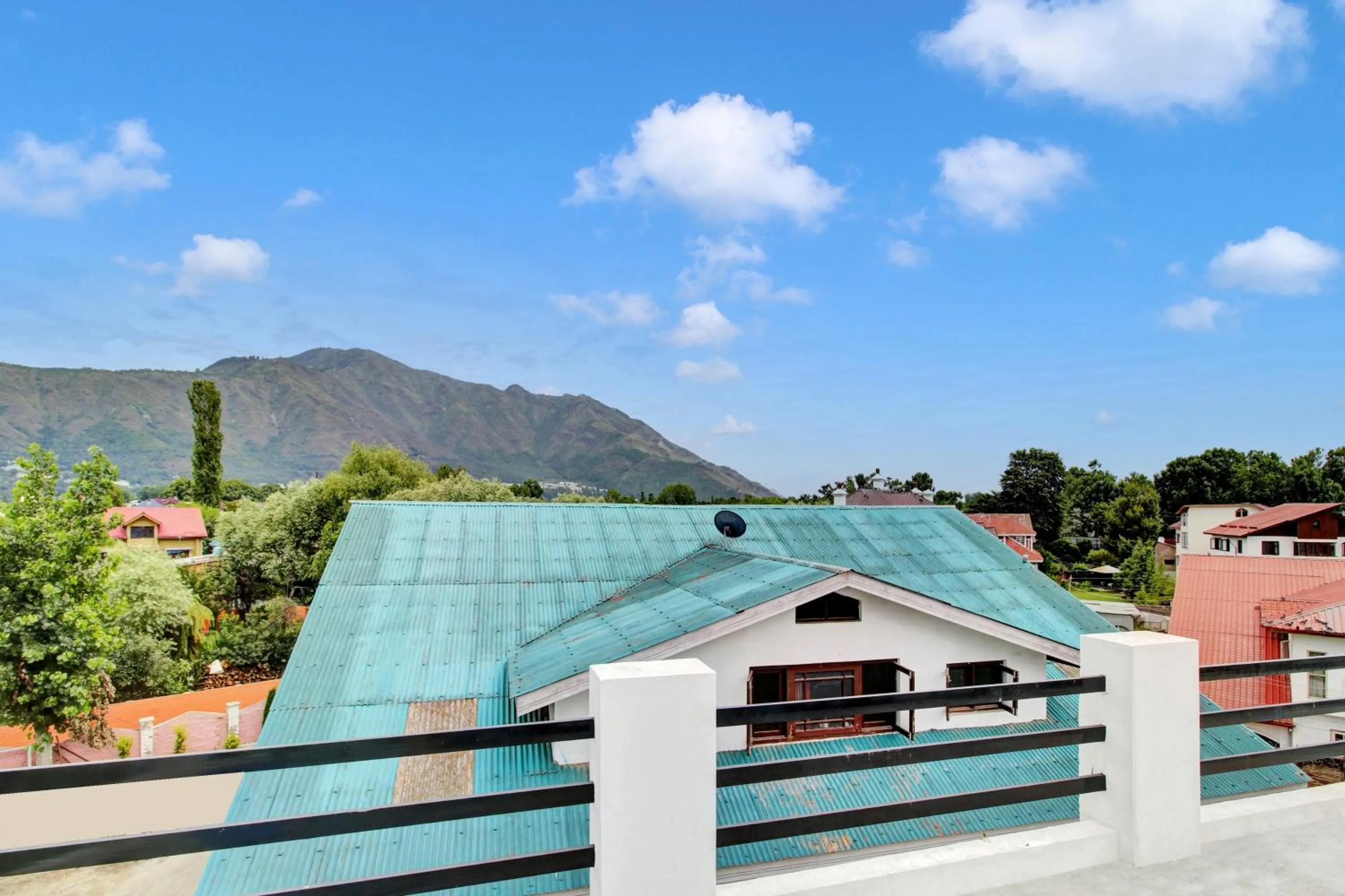 Balcony/Terrace in Collection O Dal Lake