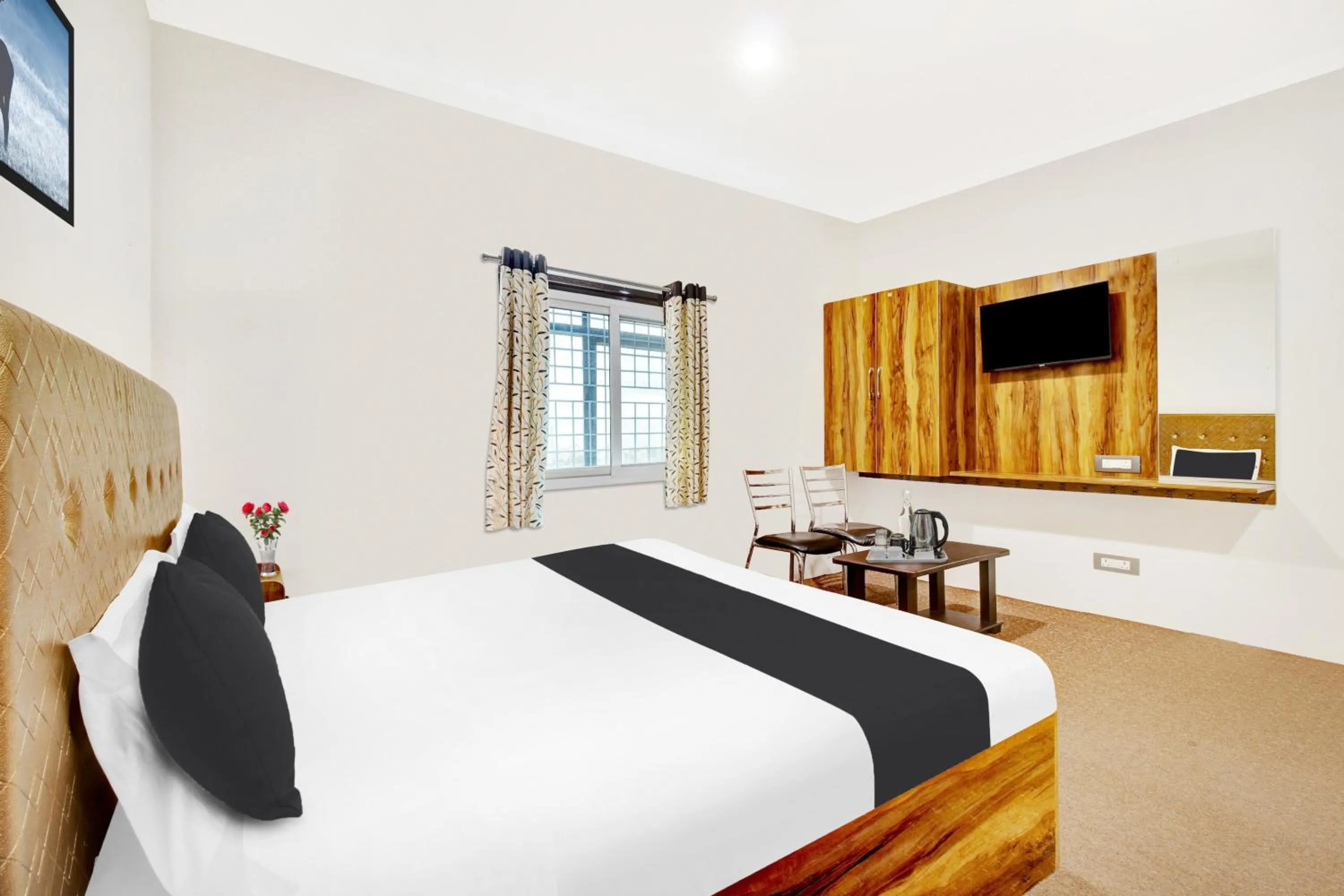 Bedroom, Bed in Collection O Dal Lake