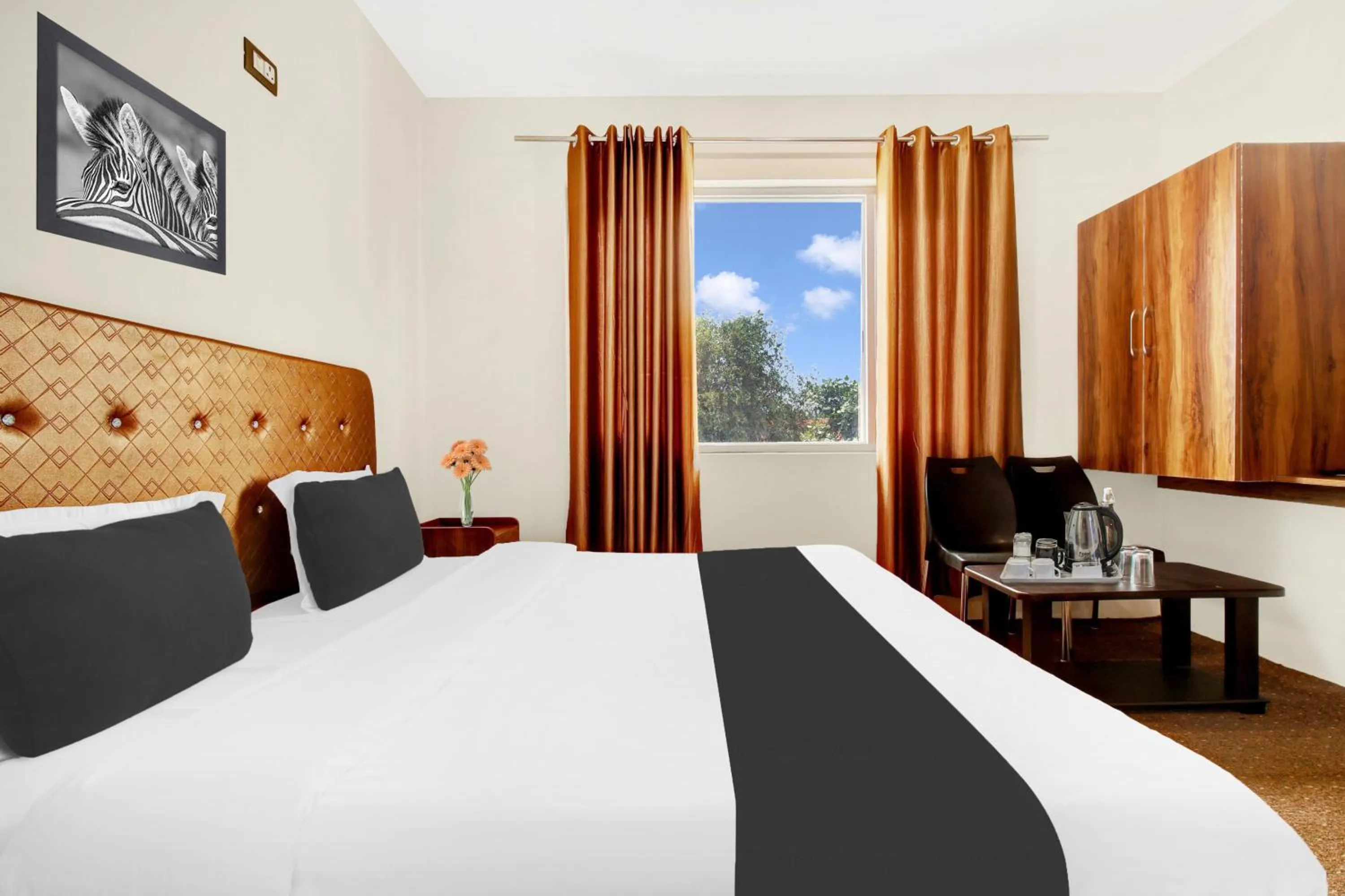 Bedroom, Bed in Collection O Dal Lake