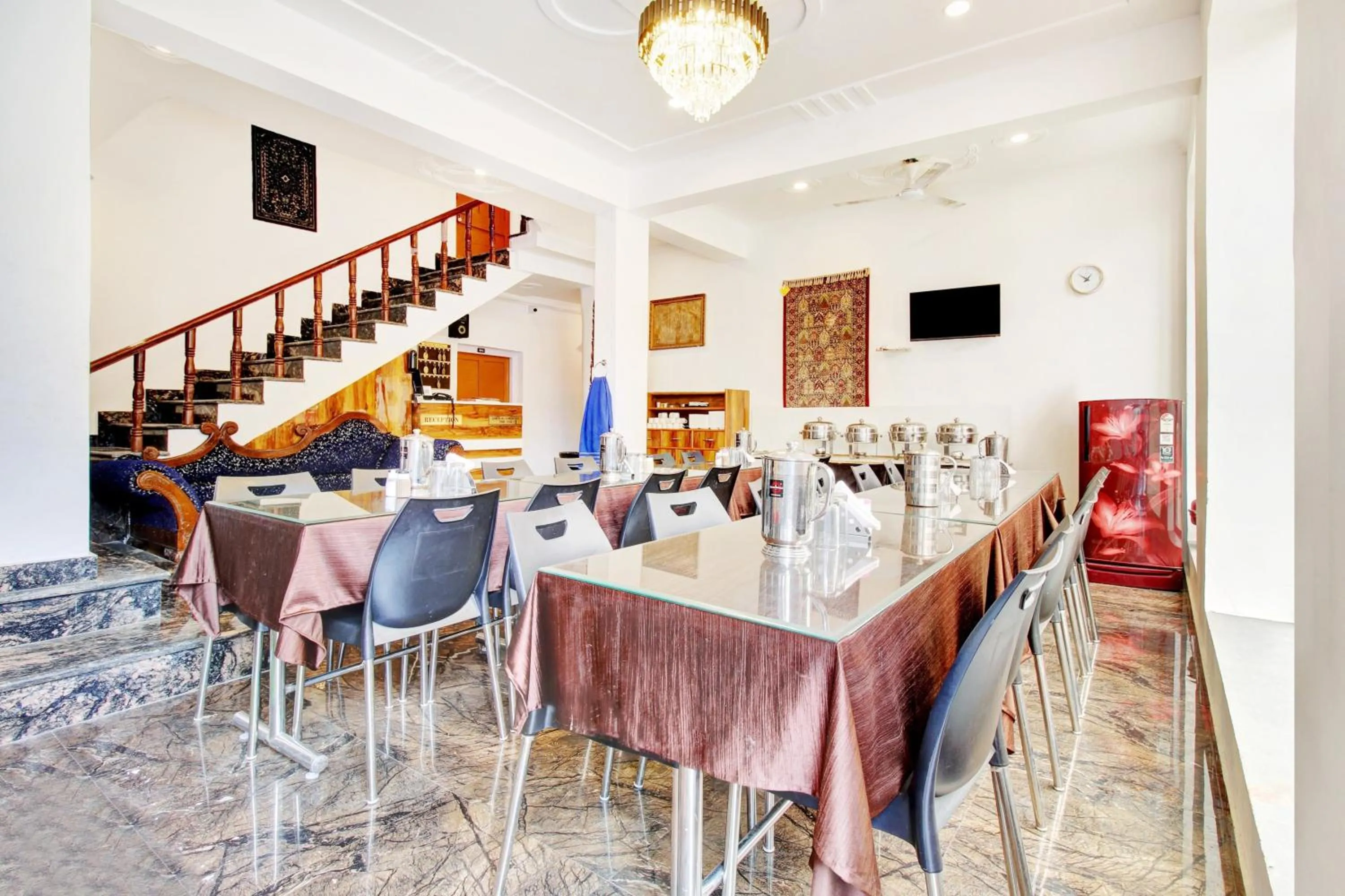 Dining area in Collection O Dal Lake