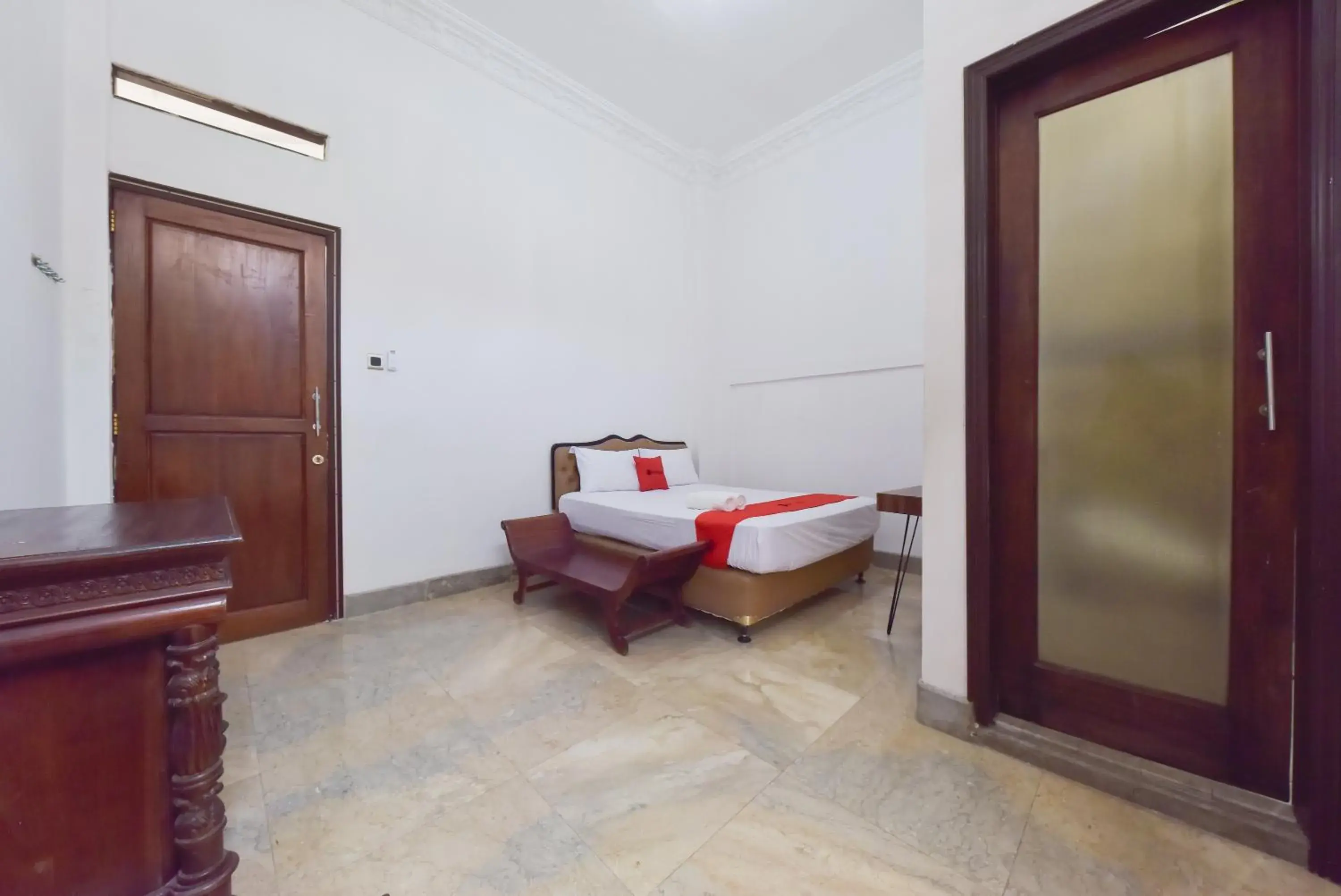 Deluxe Double Room in RedDoorz Syariah near Dago Pakar 2 Deluxe Double Room in RedDoorz Syariah near Dago Pakar 2