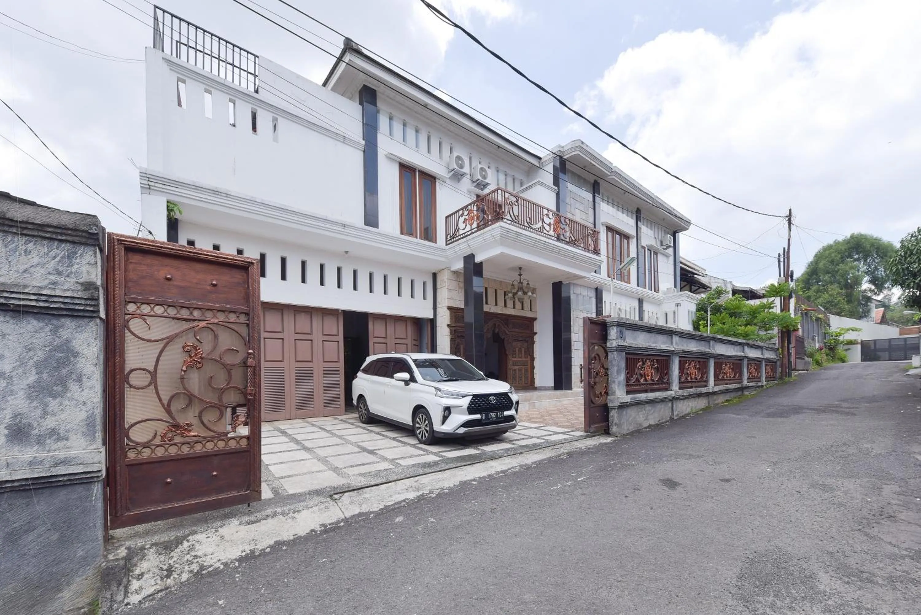 Swimming pool in RedDoorz Syariah near Dago Pakar 2