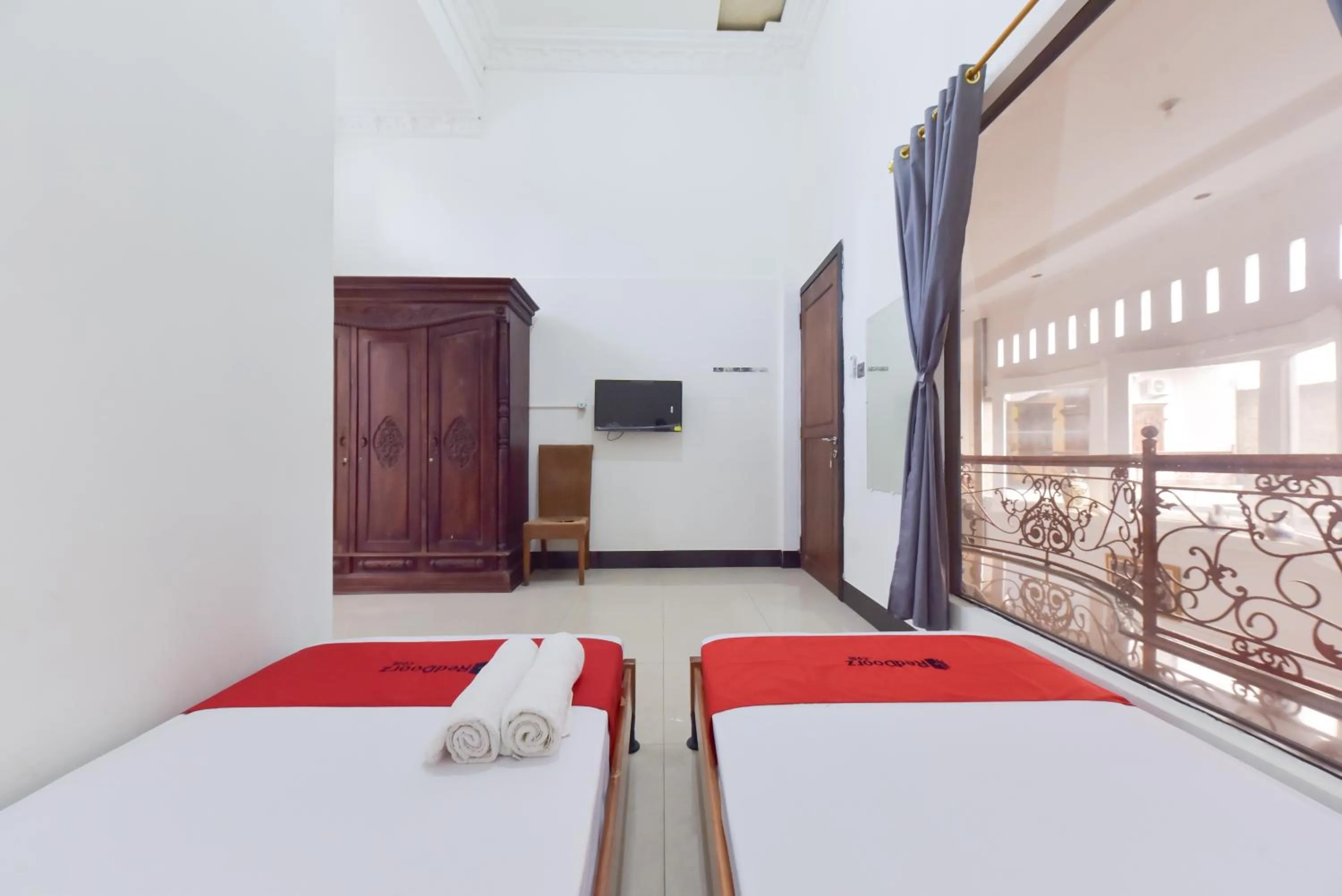 Bedroom, Bed in RedDoorz Syariah near Dago Pakar 2