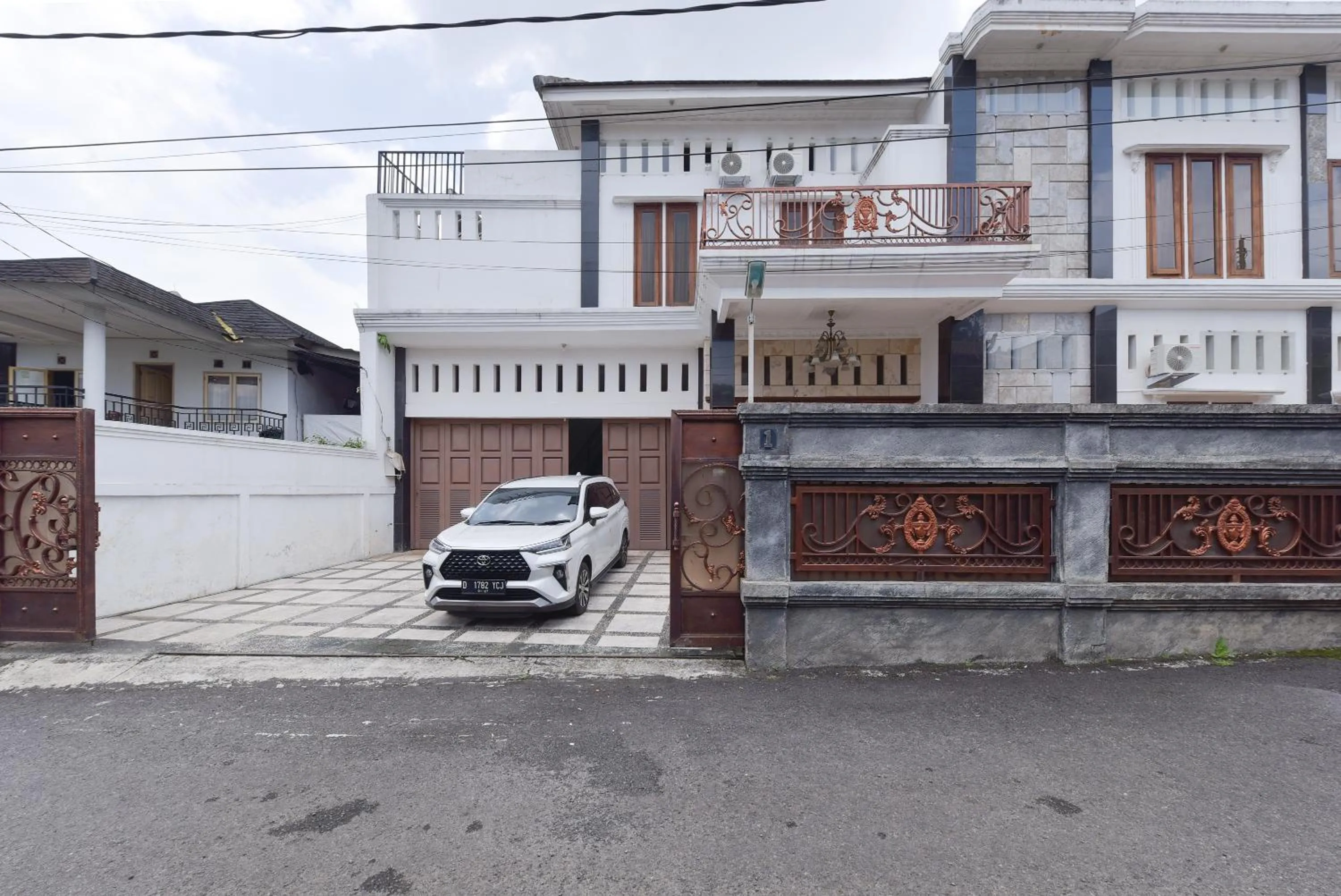 Property building in RedDoorz Syariah near Dago Pakar 2