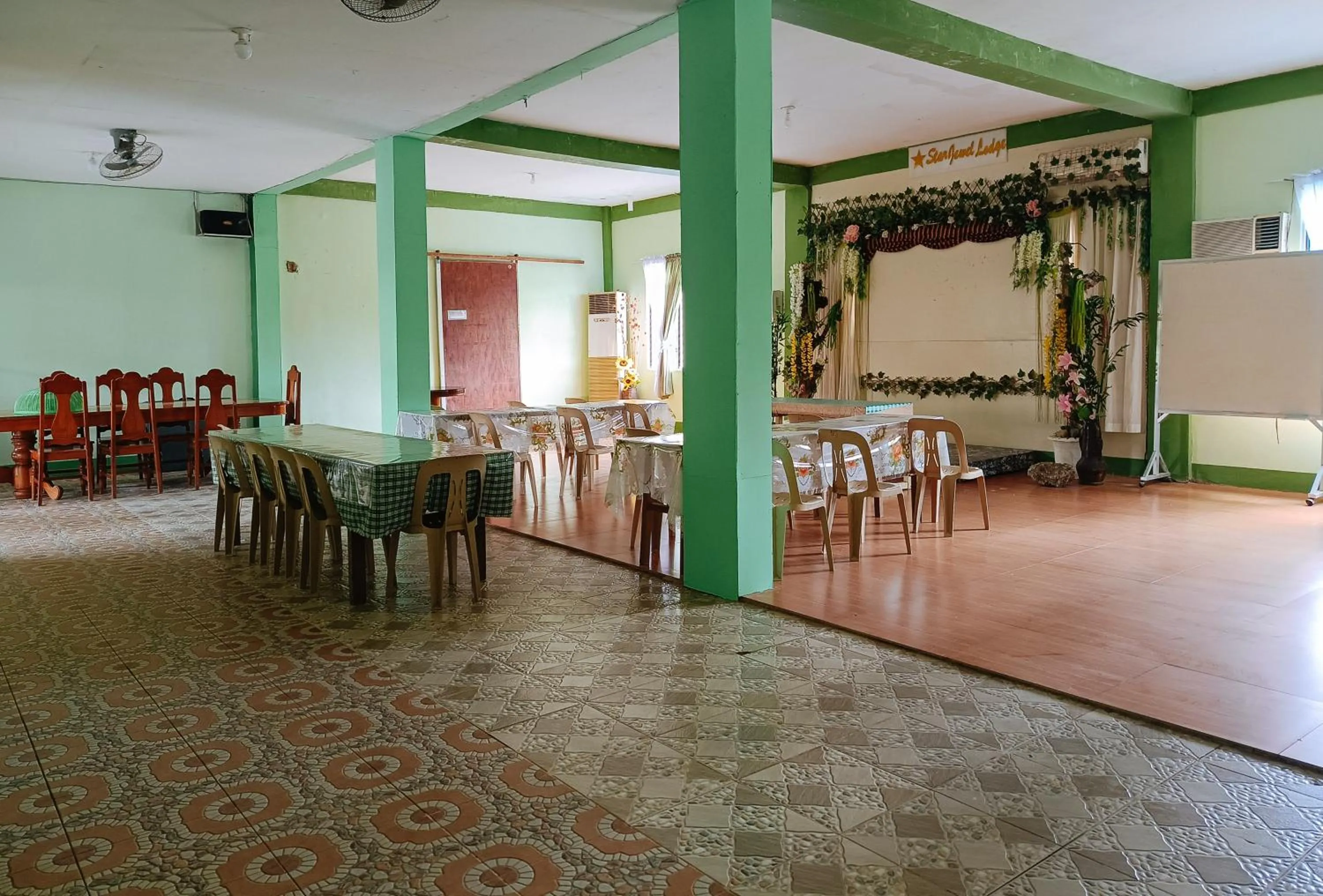 Lobby or reception in RedDoorz @ Star Jewel Lodge Apayao