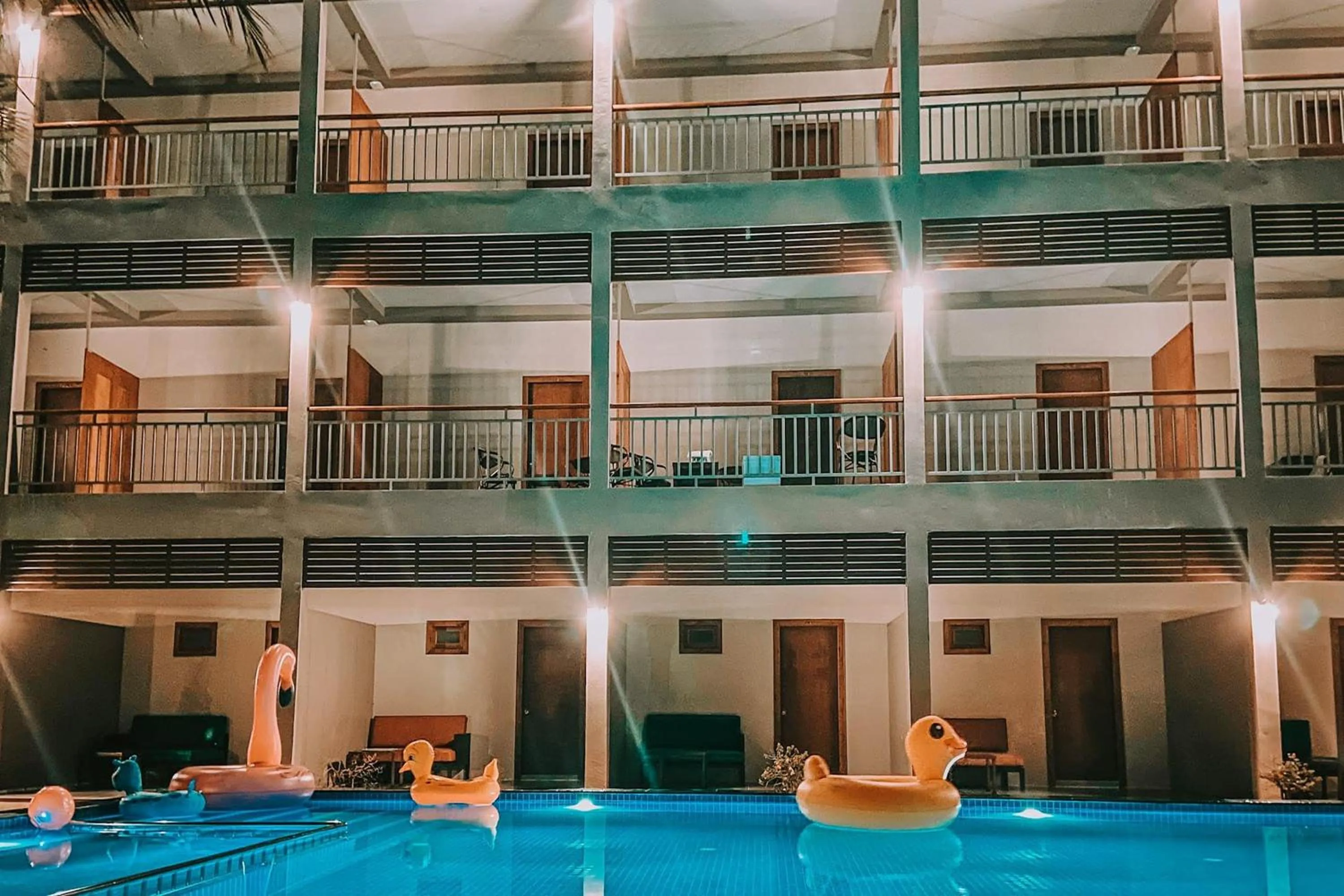 Swimming pool in Chanpailin Omarzaa