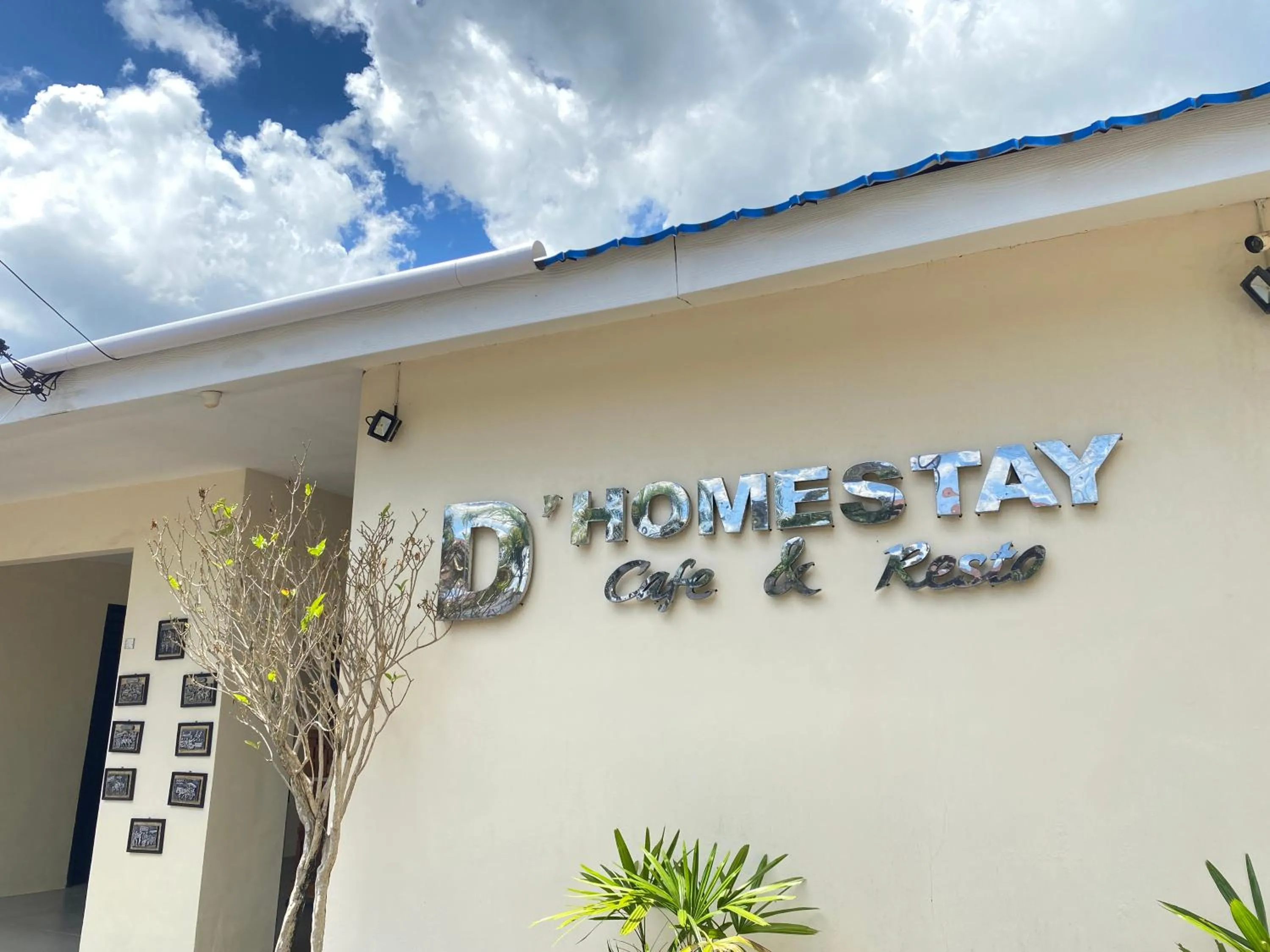 Property building in De Homestay Mitra RedDoorz Bitung