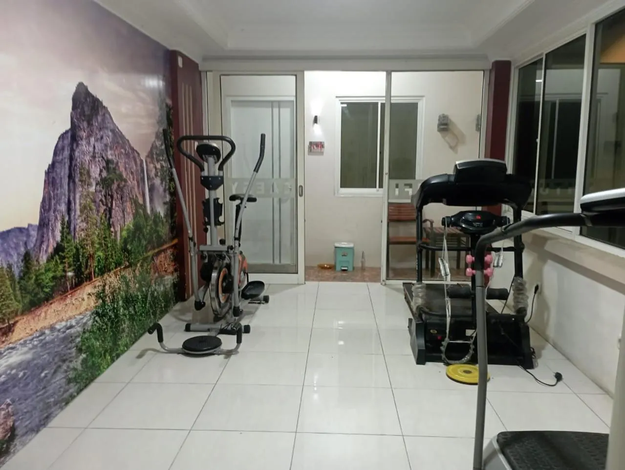 Fitness centre/facilities in De Homestay Mitra RedDoorz Bitung
