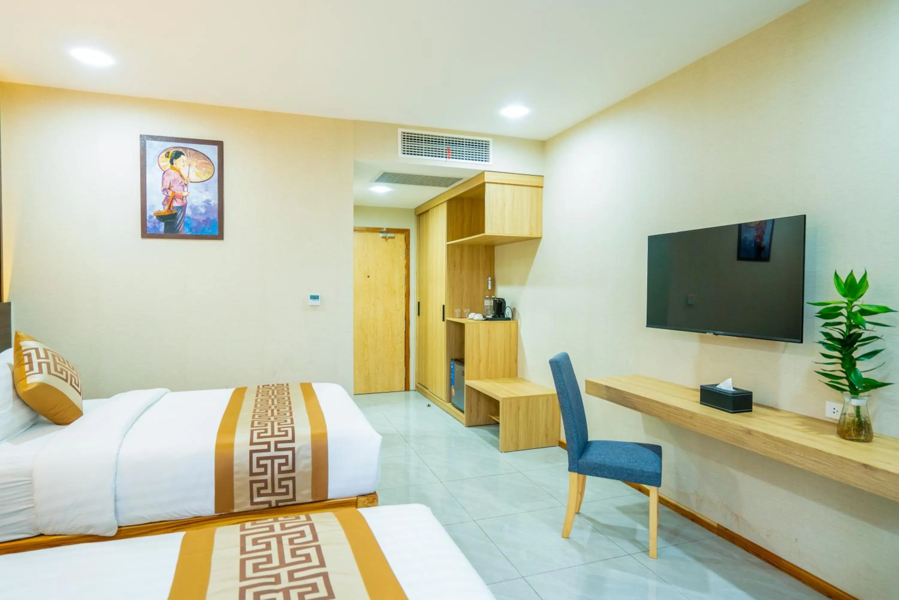 Communal lounge/ TV room, Bed in S Vangvieng Boutique Hotel