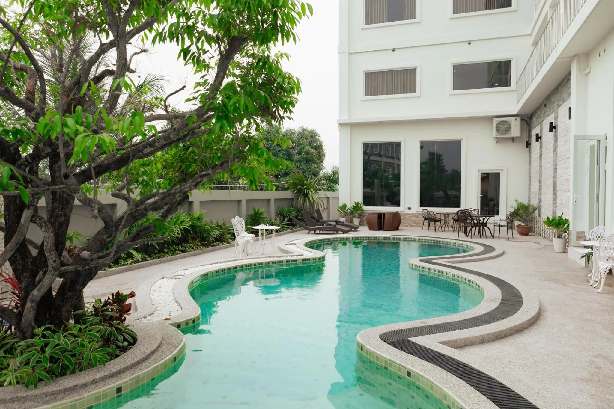 Swimming pool in S Vangvieng Boutique Hotel