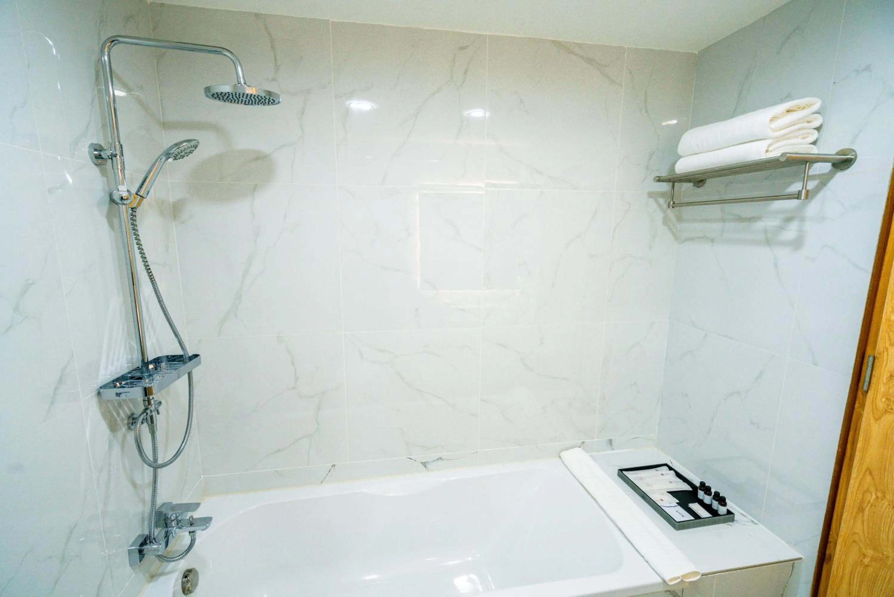 Bath in S Vangvieng Boutique Hotel