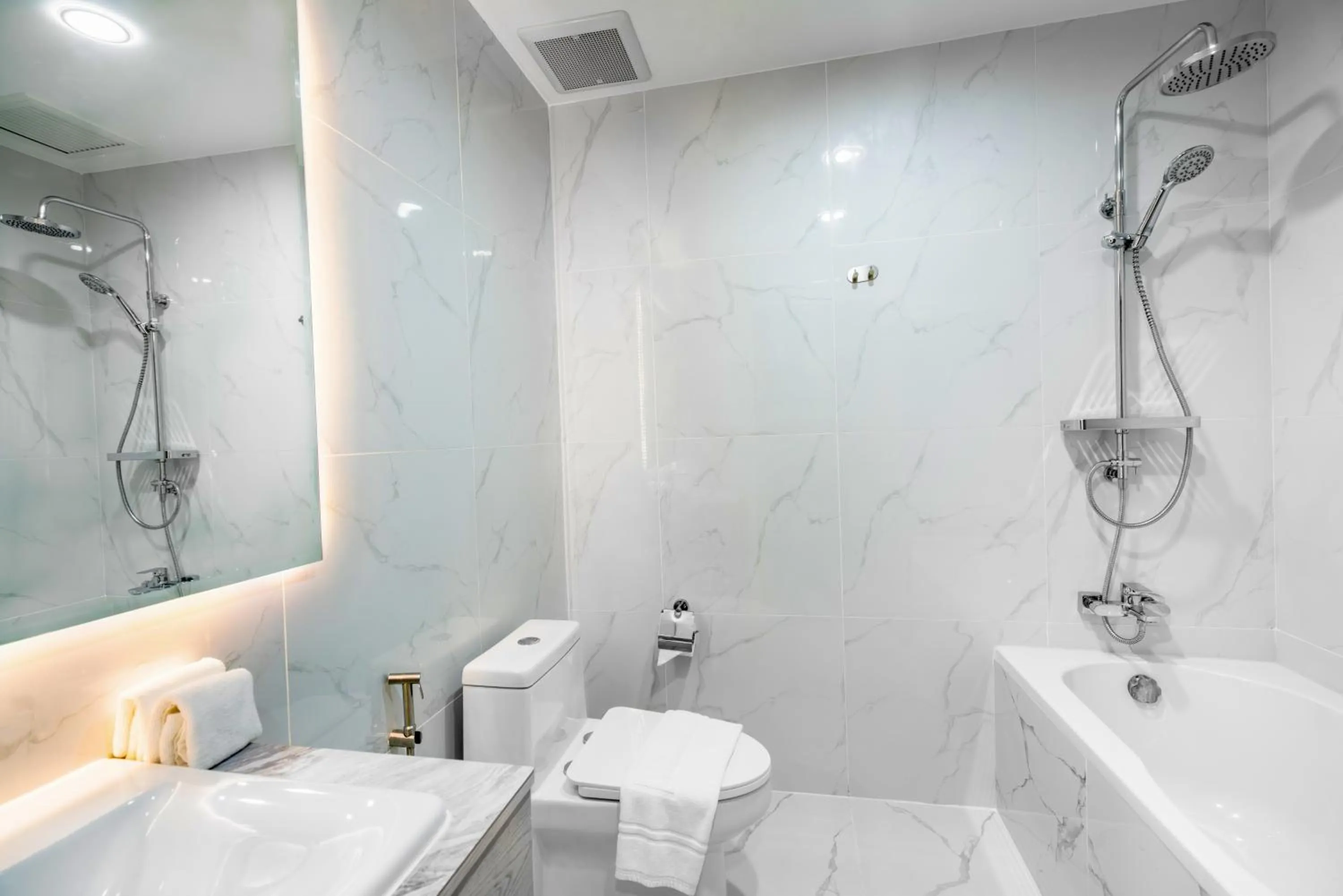 Shower in S Vangvieng Boutique Hotel