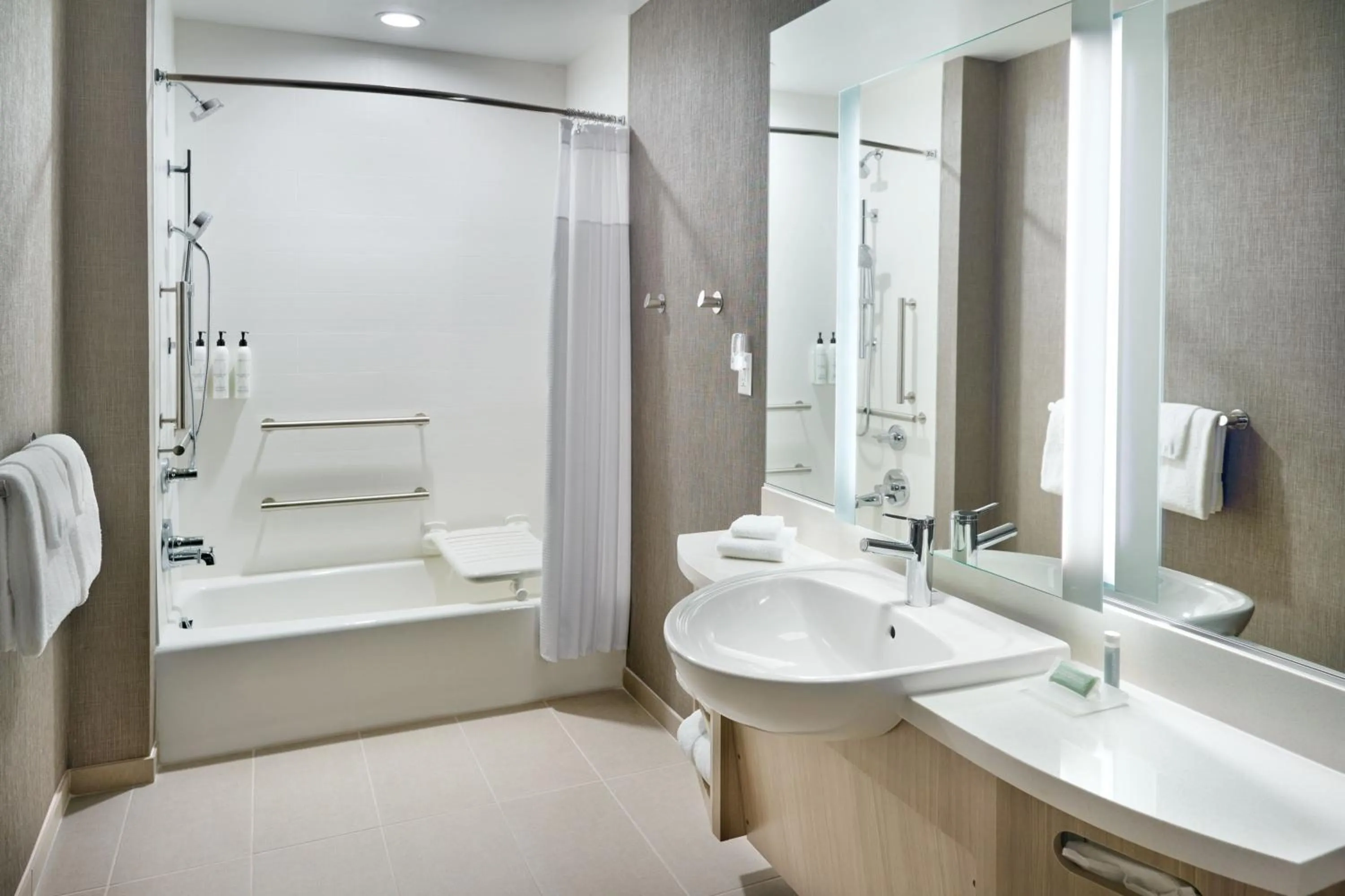 Bathroom in SpringHill Suites by Marriott Franklin Mint