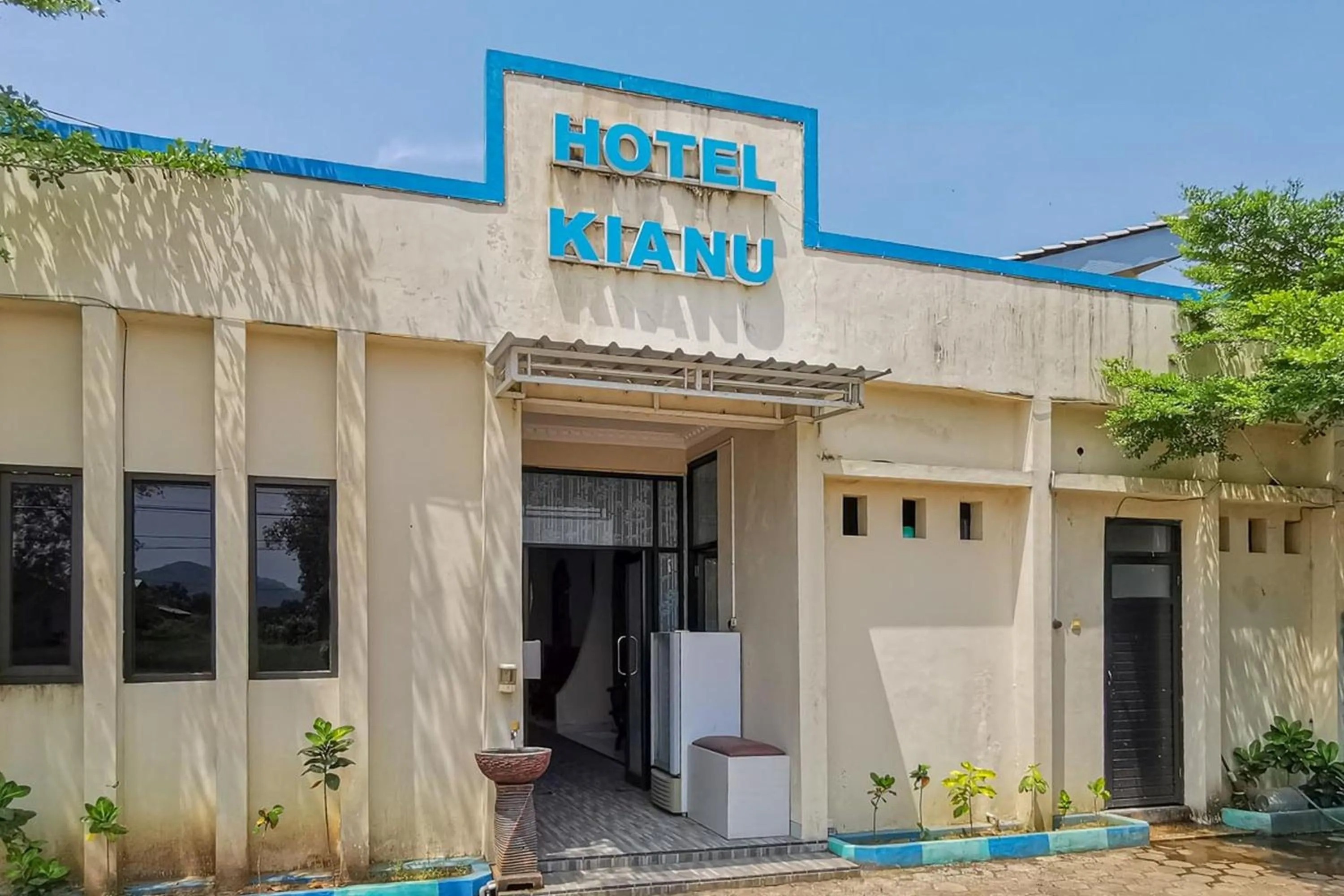 Property building in RedDoorz near Pantai Pancer Door Pacitan